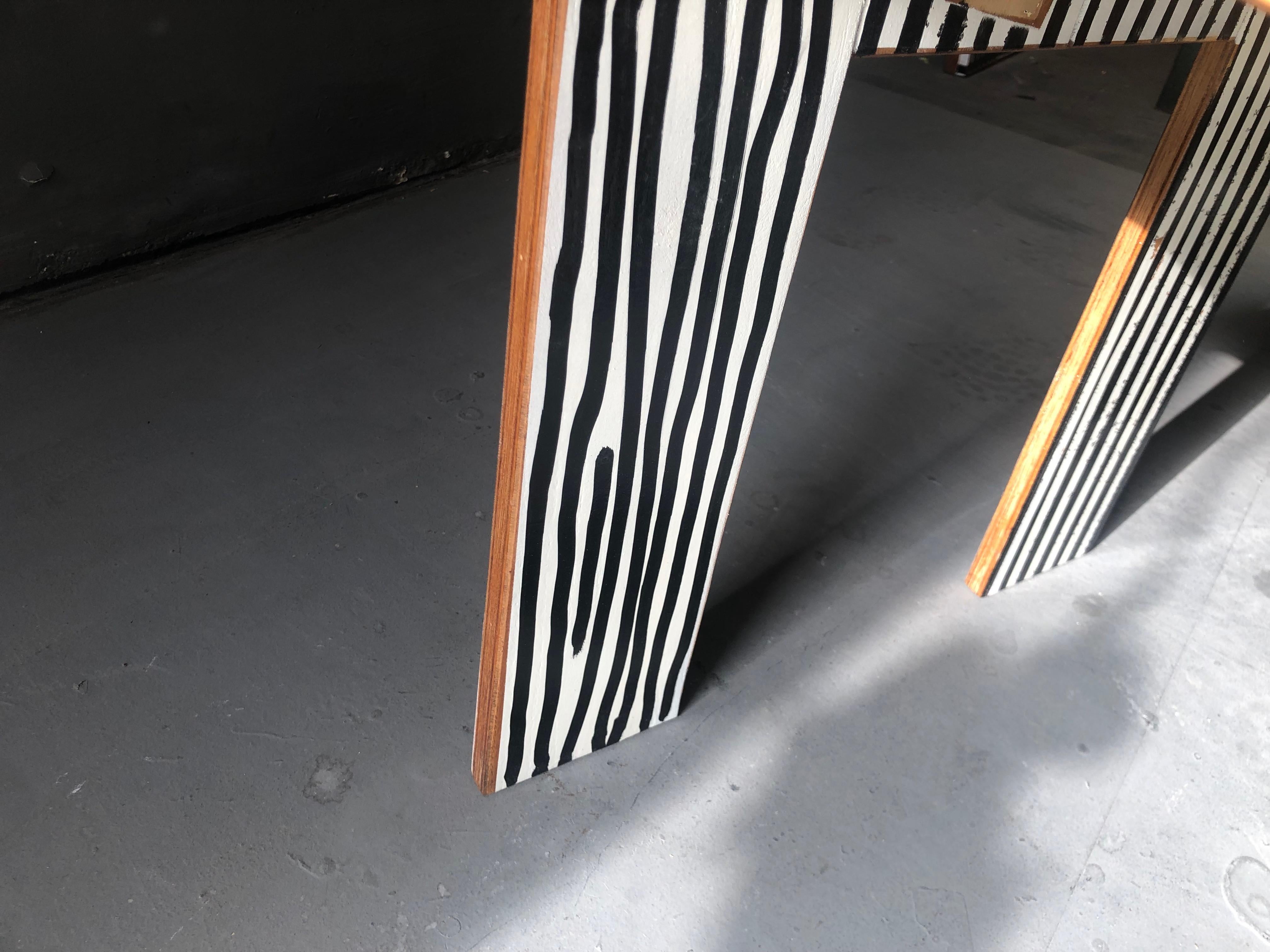 Zwei gestreifte Stühle, zeitgenössisch, von Markus Friedrich Staab im Angebot 10