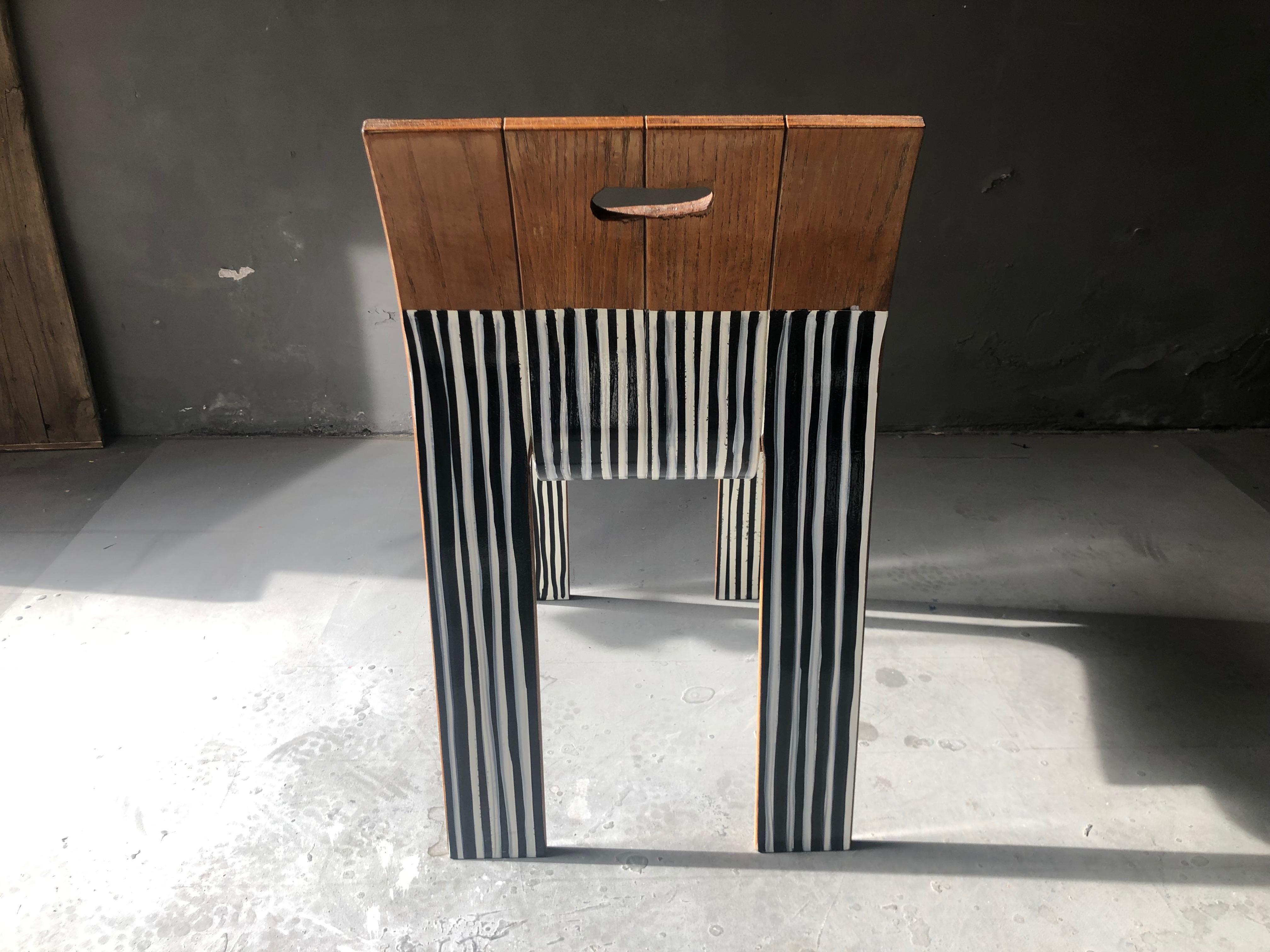 Zwei gestreifte Stühle, zeitgenössisch, von Markus Friedrich Staab (Acryl) im Angebot