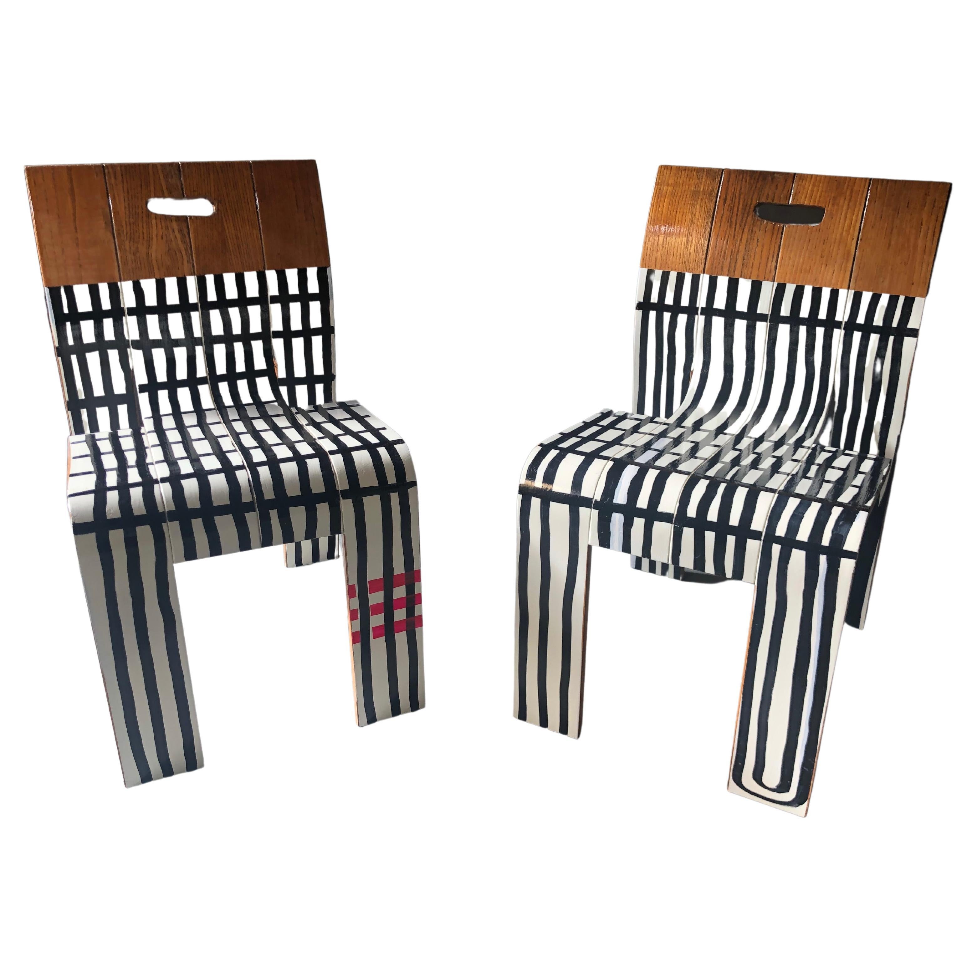 Zwei gestreifte Stühle, zeitgenössisch, von Markus Friedrich Staab im Angebot