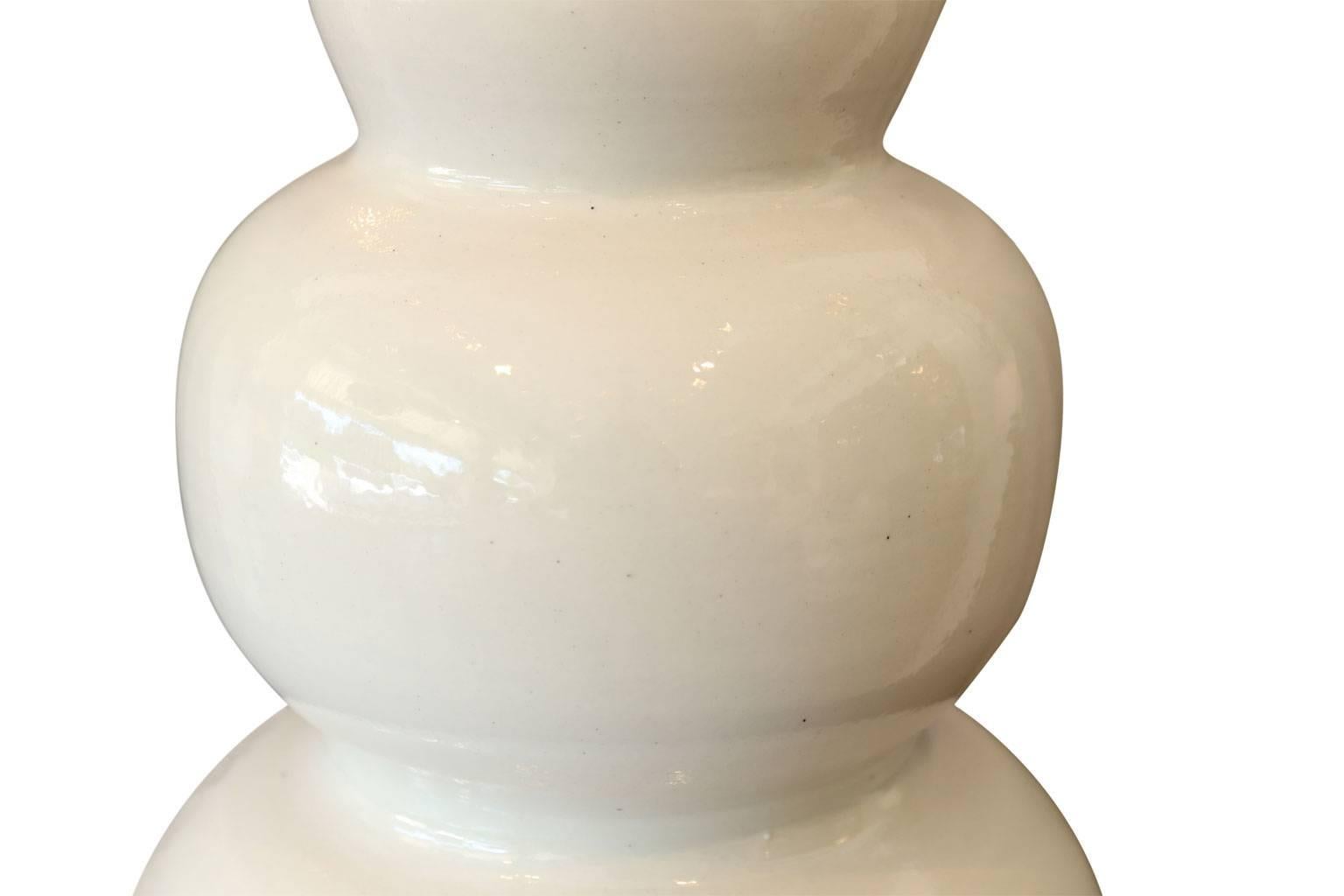 Two Substantial Vintage White Gourd-Shape Vases In Good Condition For Sale In Houston, TX