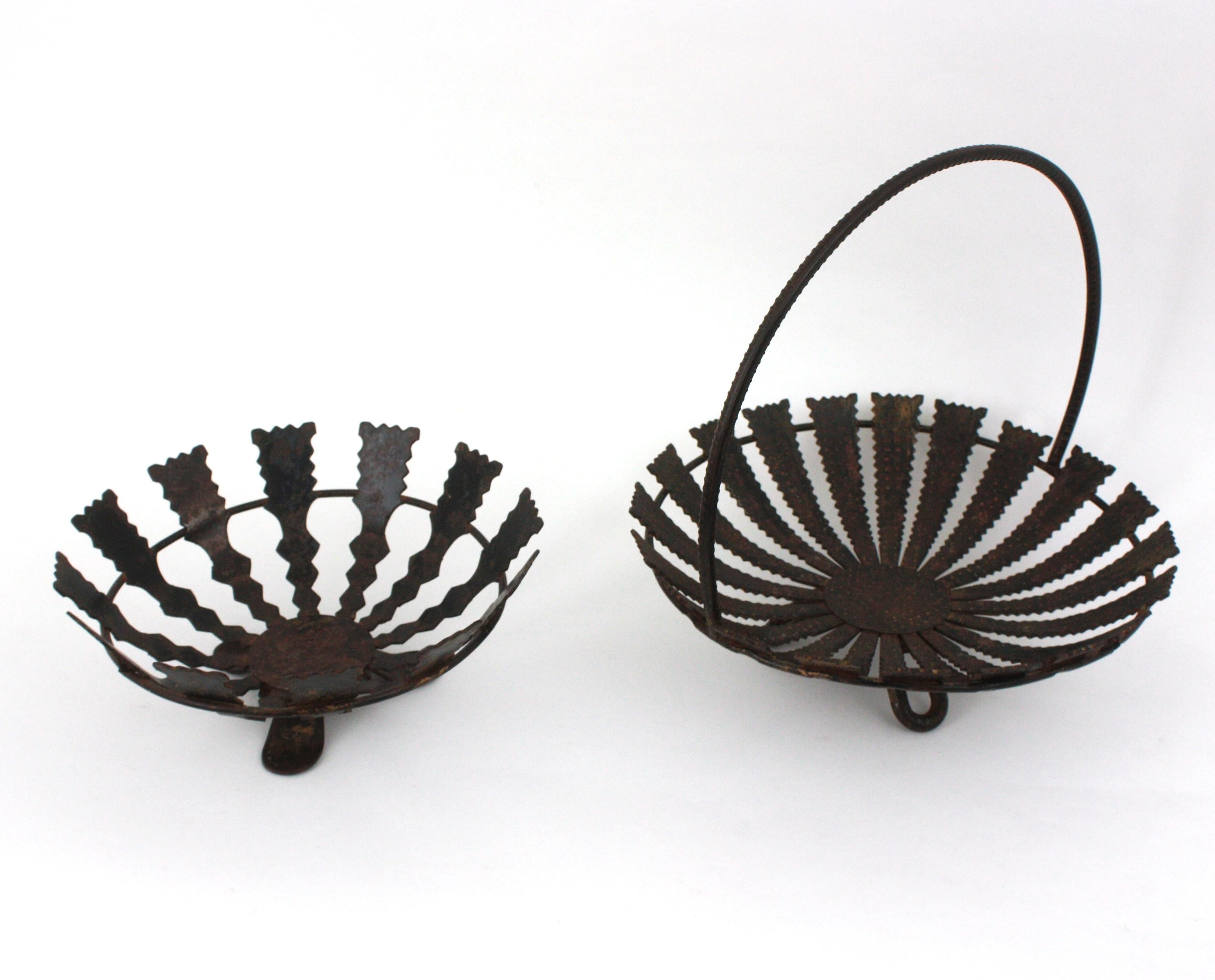 Two Sunburst Centerpieces / Fruit Bowls, Wrought Iron, 1950s For Sale 3