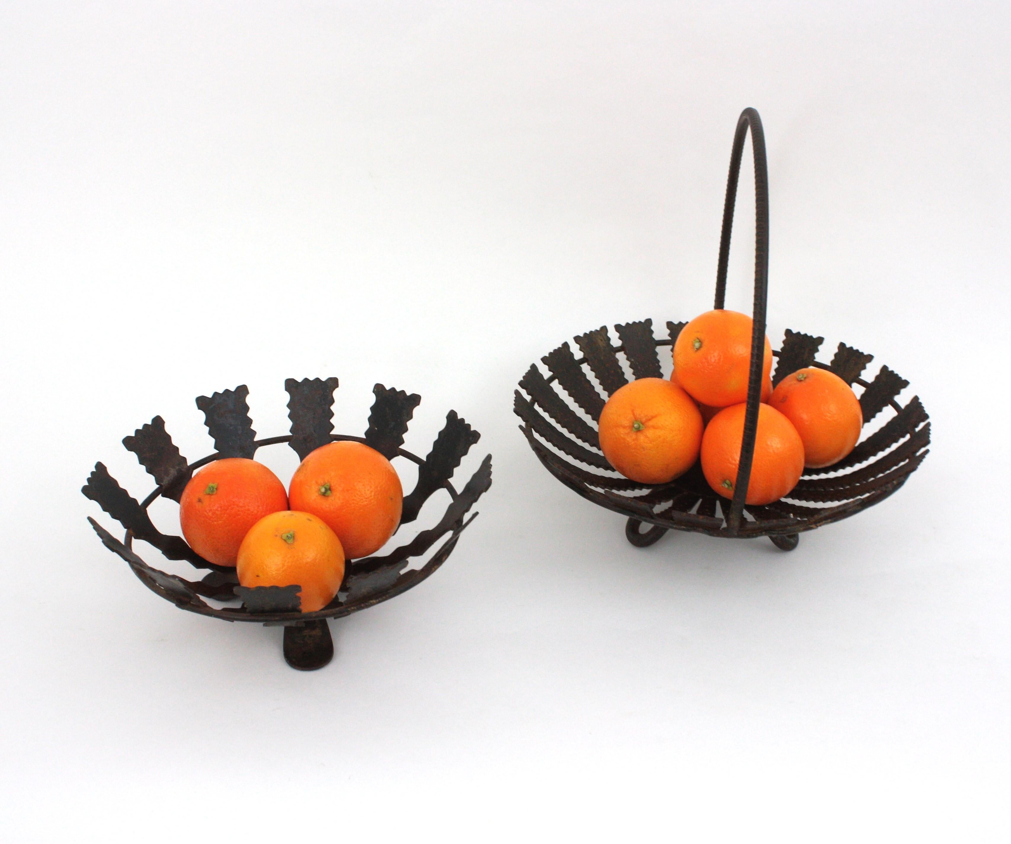 Two Sunburst Centerpieces / Fruit Bowls, Wrought Iron, 1950s For Sale 5