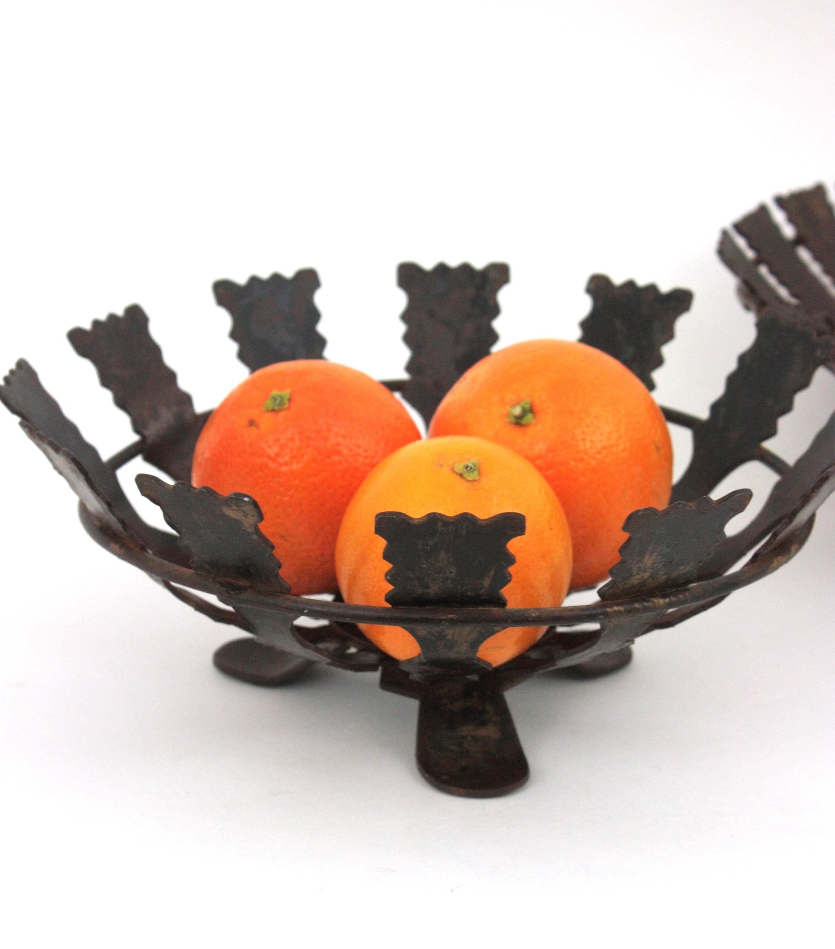 Two Sunburst Centerpieces / Fruit Bowls, Wrought Iron, 1950s For Sale 7