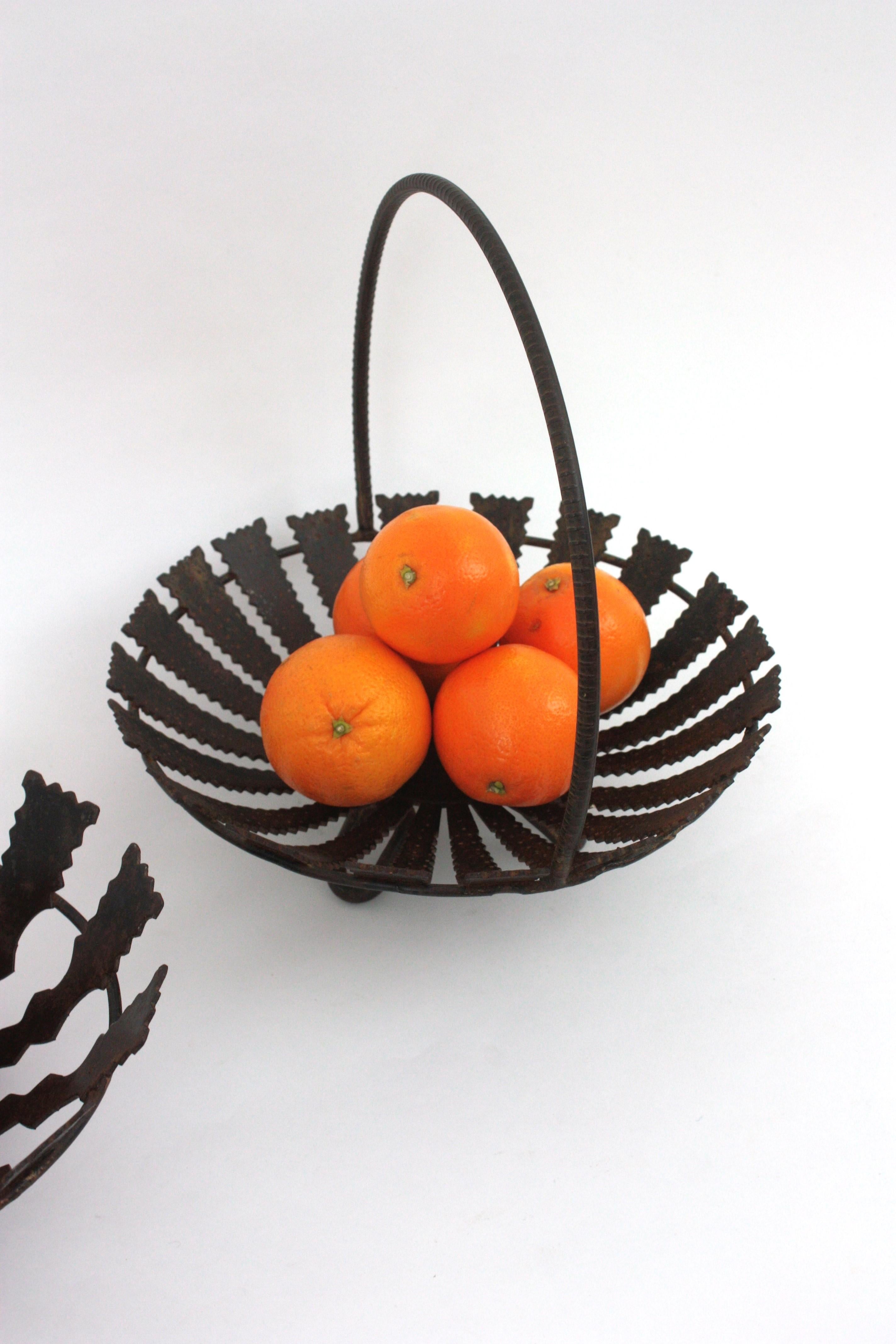 Two Sunburst Centerpieces / Fruit Bowls, Wrought Iron, 1950s For Sale 10