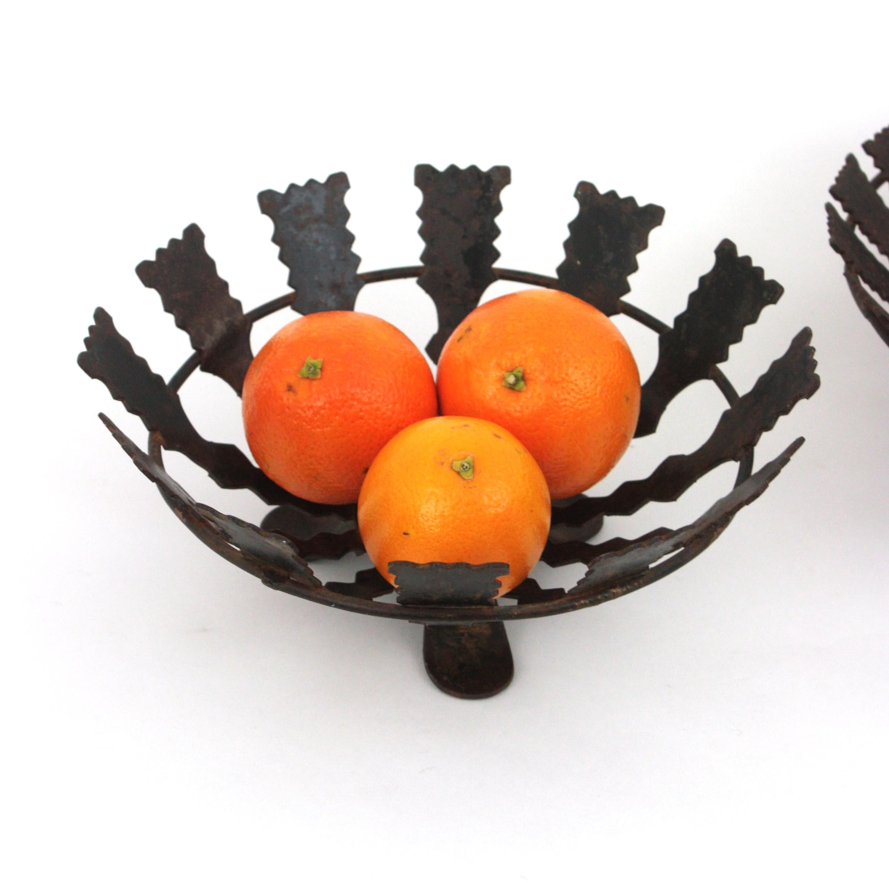 Two Sunburst Centerpieces / Fruit Bowls, Wrought Iron, 1950s For Sale 1