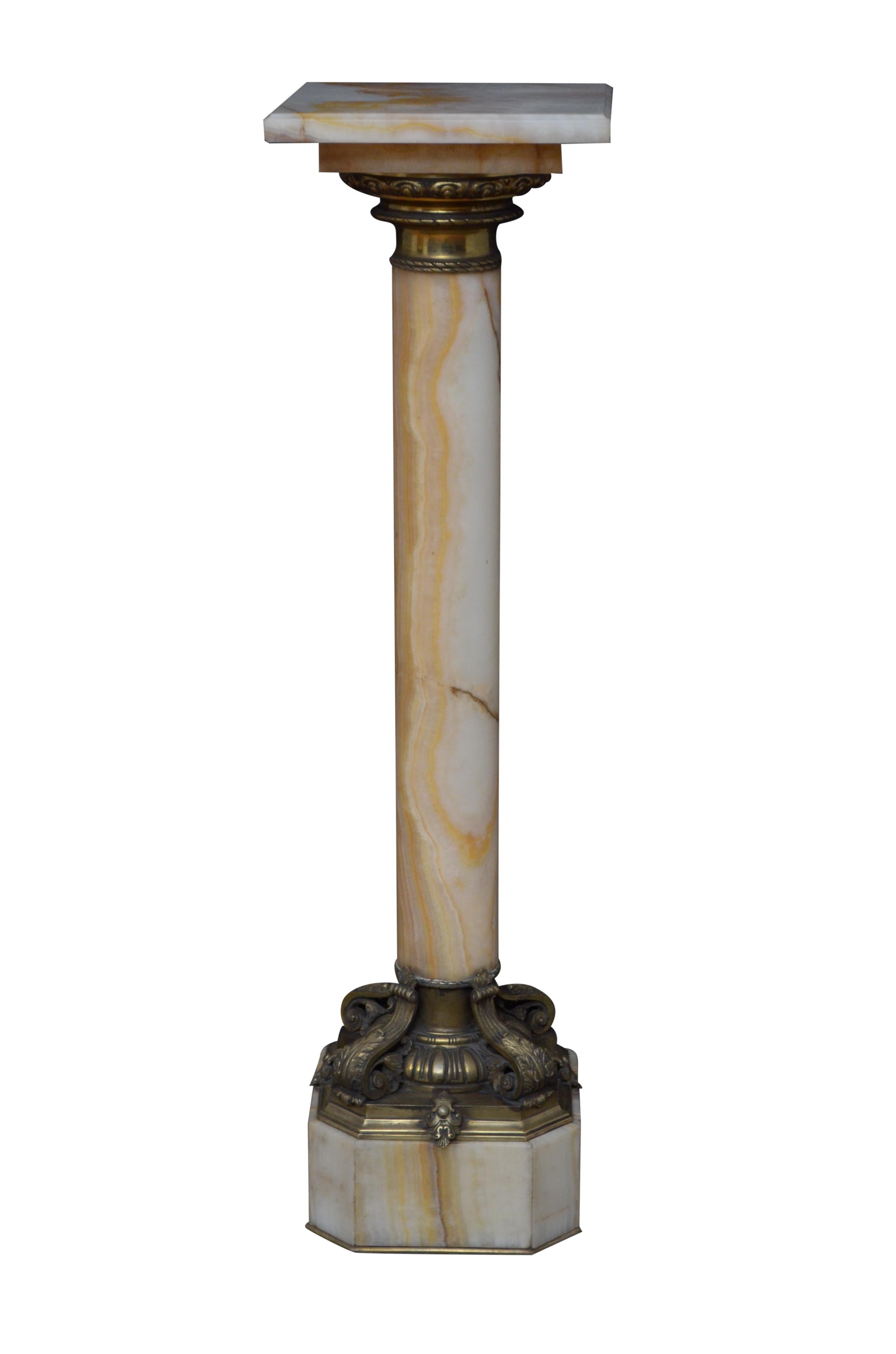 Two Superb Antique Marble Columns - Onyx Pedestals For Sale 9