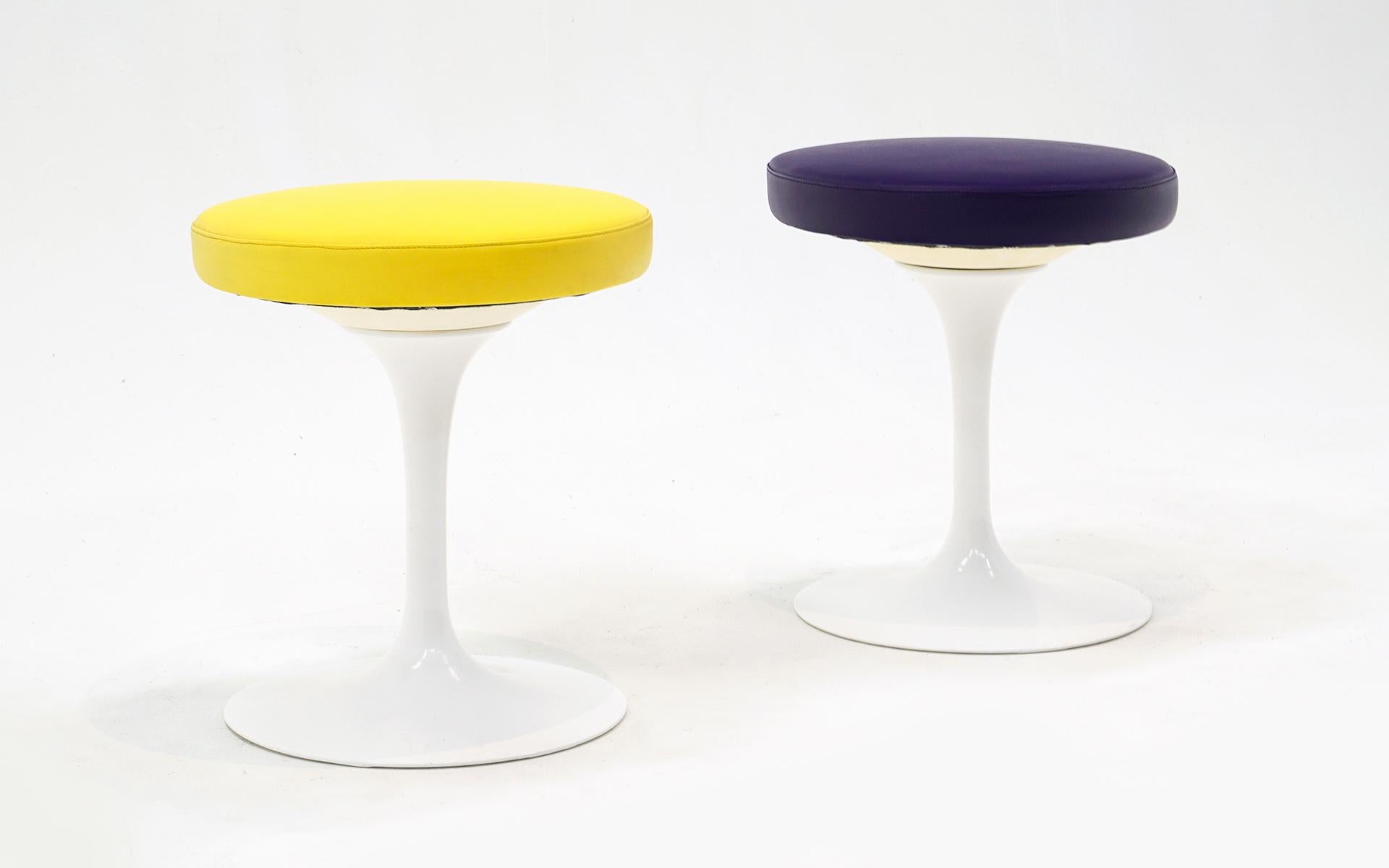 Mid-Century Modern Two Swivel Tulip Stools by Eero Saarinen for Knoll, Yellow and Purple, Signed For Sale