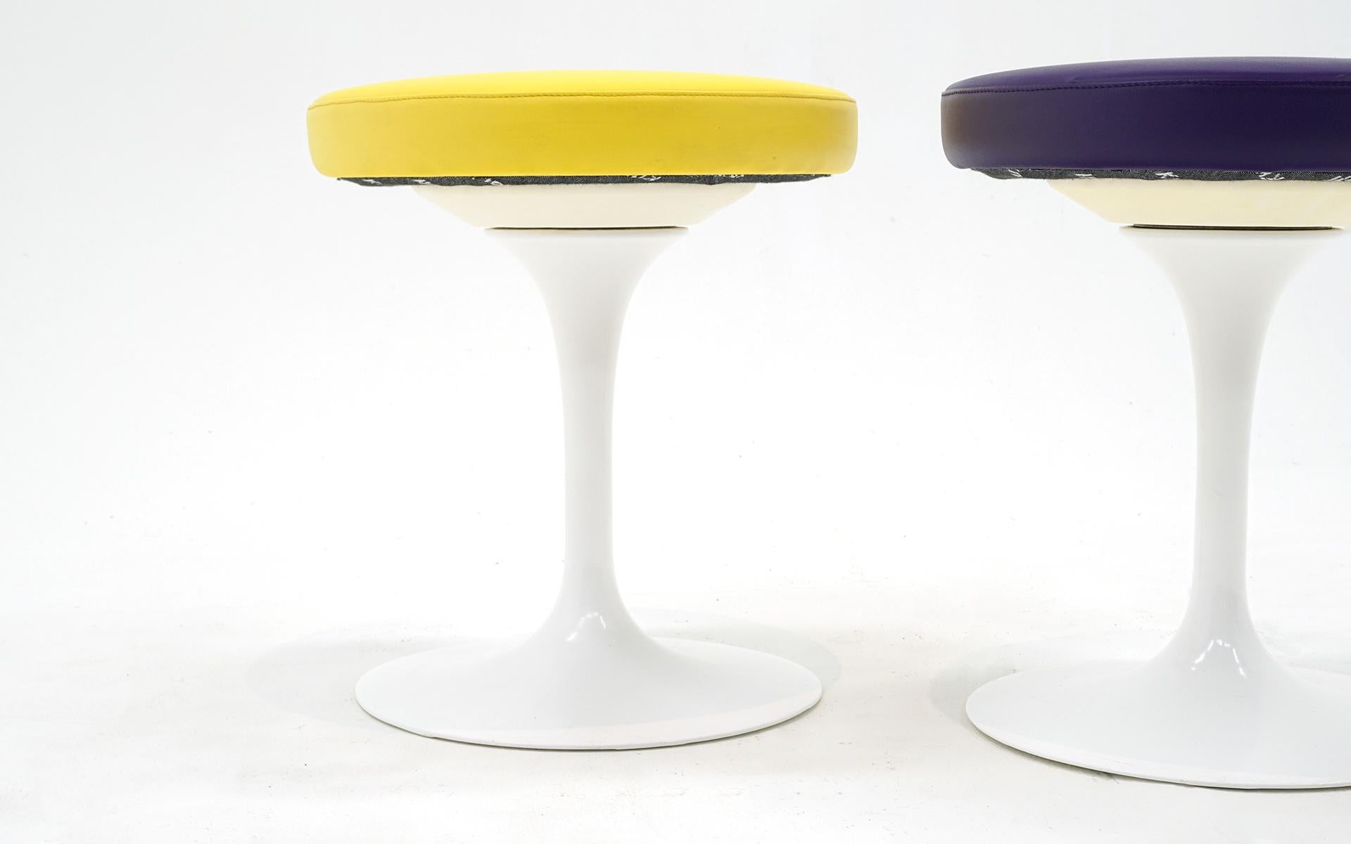 Aluminum Two Swivel Tulip Stools by Eero Saarinen for Knoll, Yellow and Purple, Signed For Sale