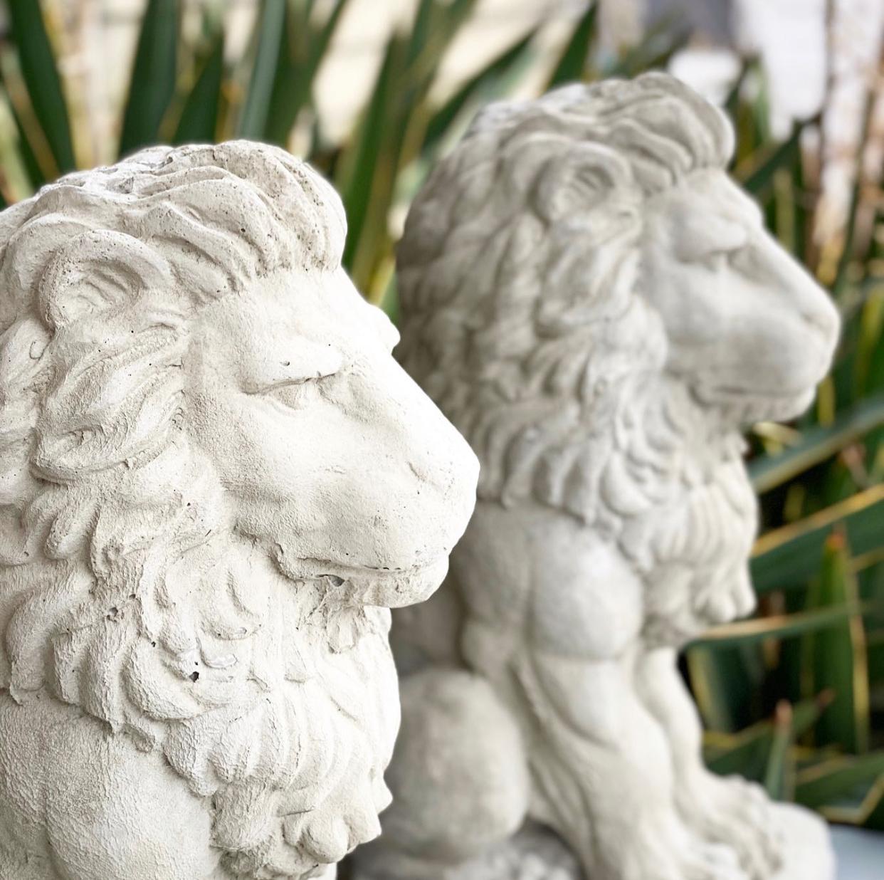 Two Tall Gray Architectural French Sitting Stone Concrete Lions, a Pair In Good Condition For Sale In Oklahoma City, OK