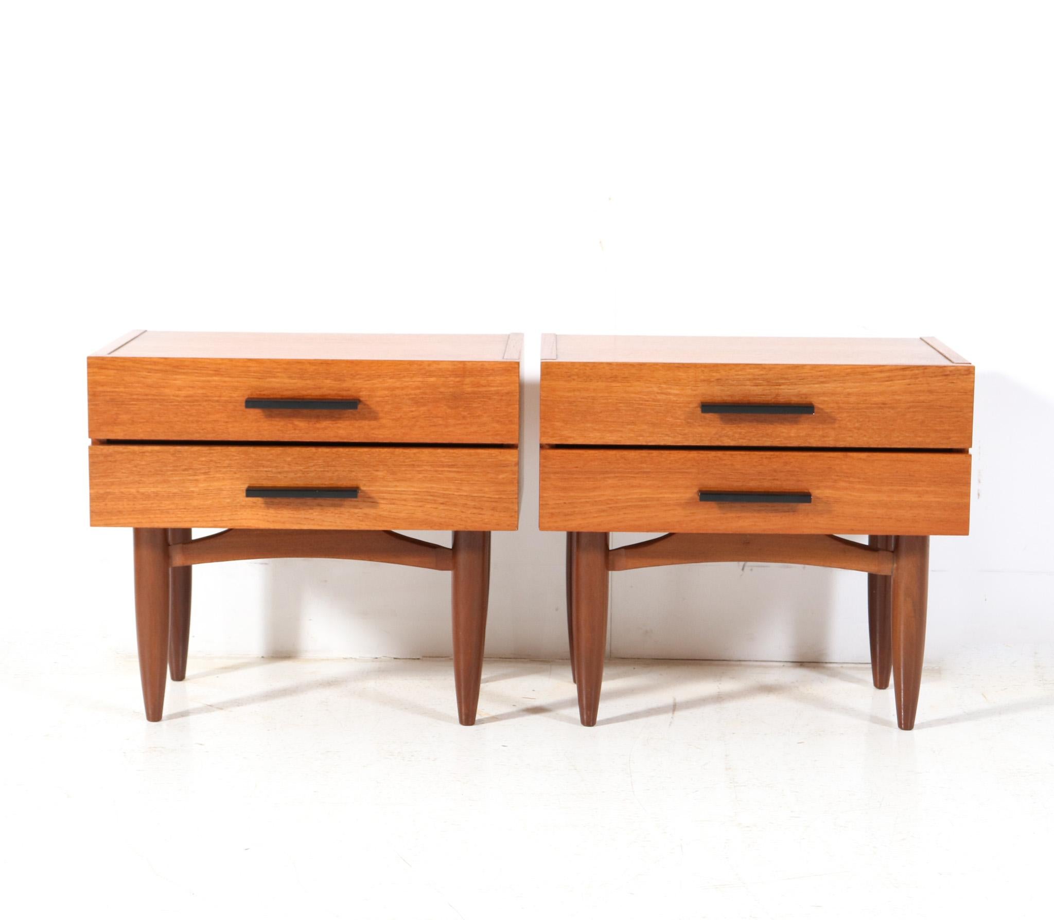 Stunning and elegant pair of Mid-Century Modern nightstands or bedside tables.
Striking Dutch design from the 1960s.
Solid teak and original teak veneered base with
This wonderful pair of Mid-Century Modern nightstands or bedside tables is in very