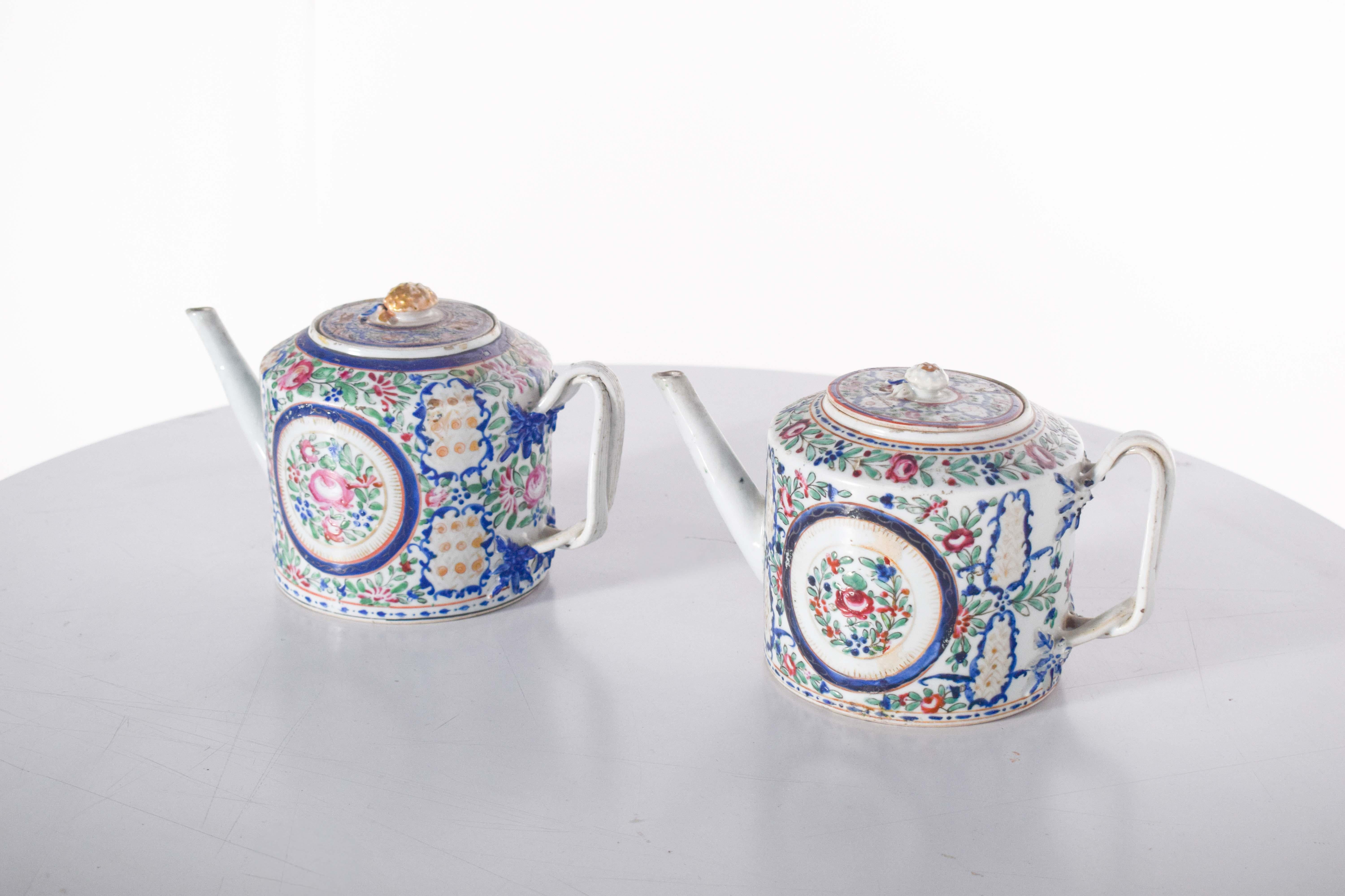 Rococo Two Teapots With Lids, in Chinese Porcelain For Sale