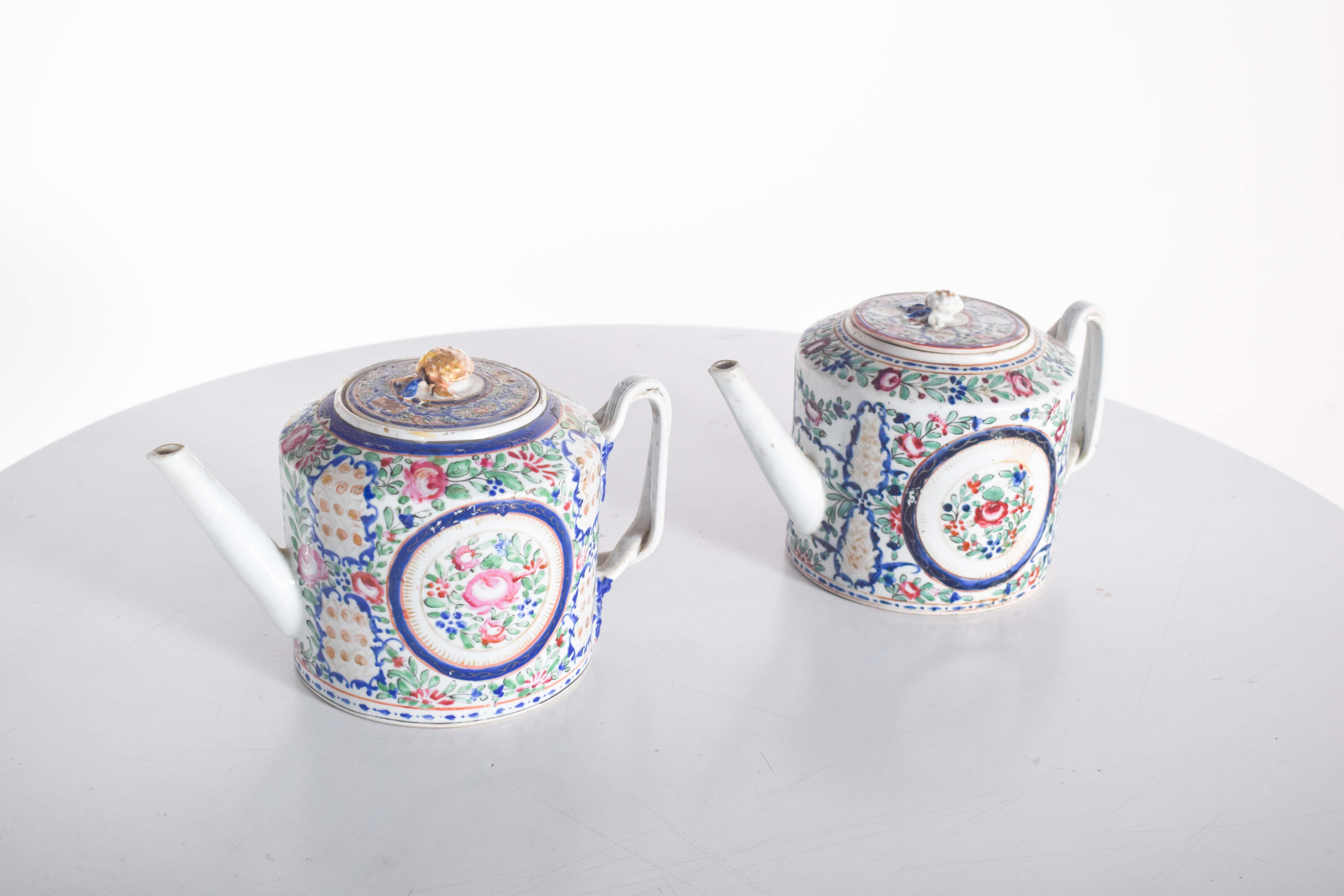 Two Teapots With Lids, in Chinese Porcelain In Good Condition For Sale In Lisboa, Lisboa