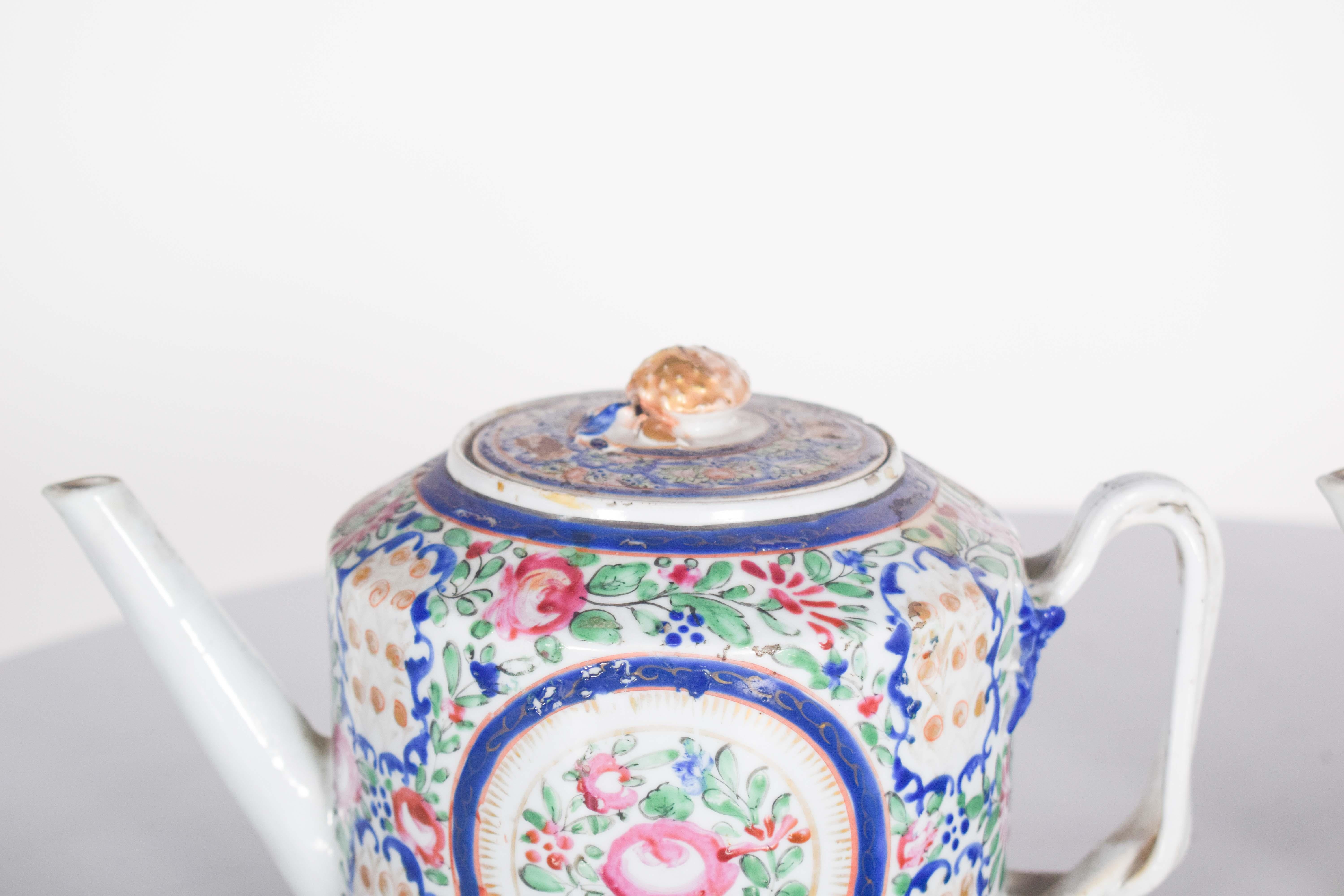 18th Century Two Teapots With Lids, in Chinese Porcelain For Sale