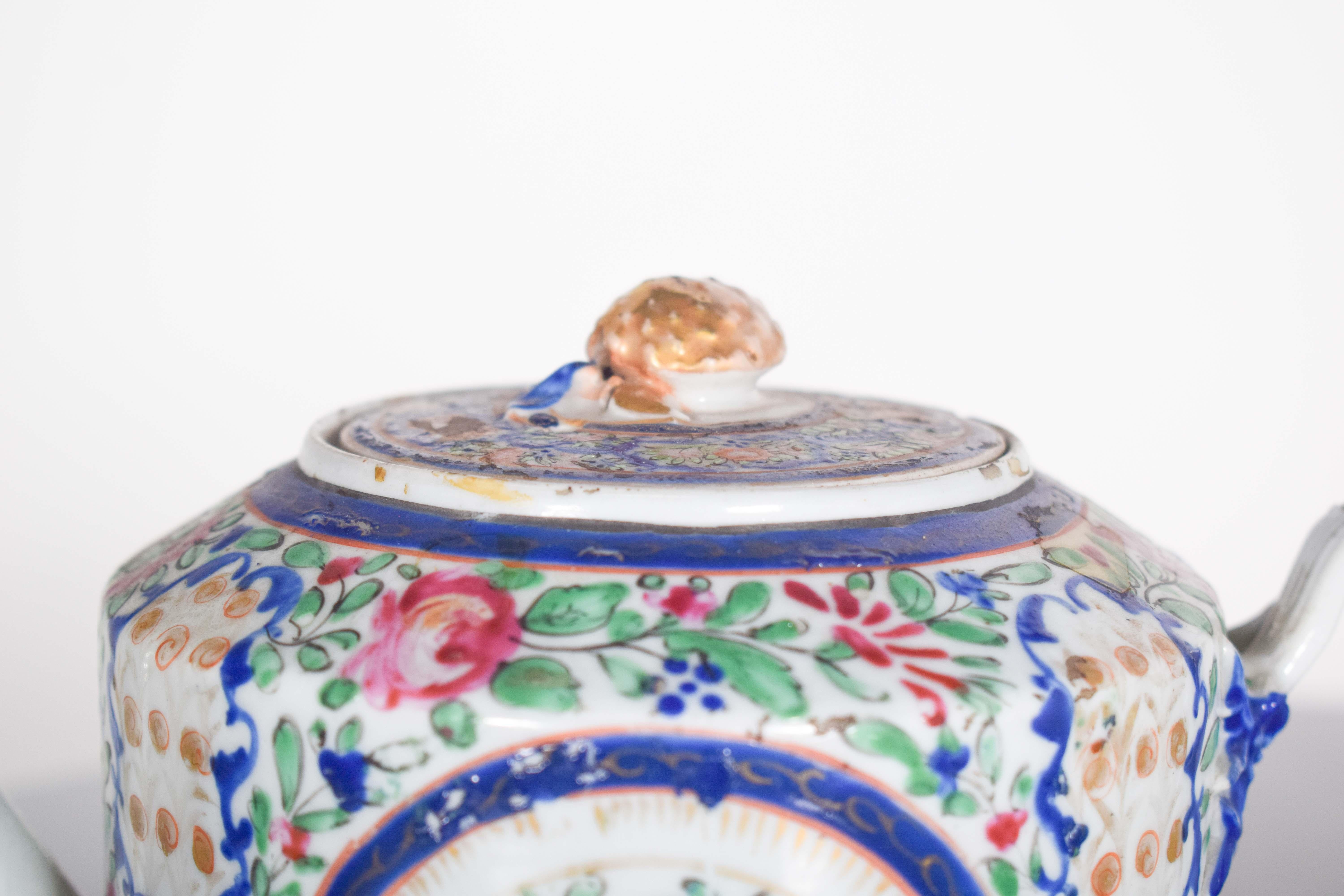 Two Teapots With Lids, in Chinese Porcelain For Sale 1