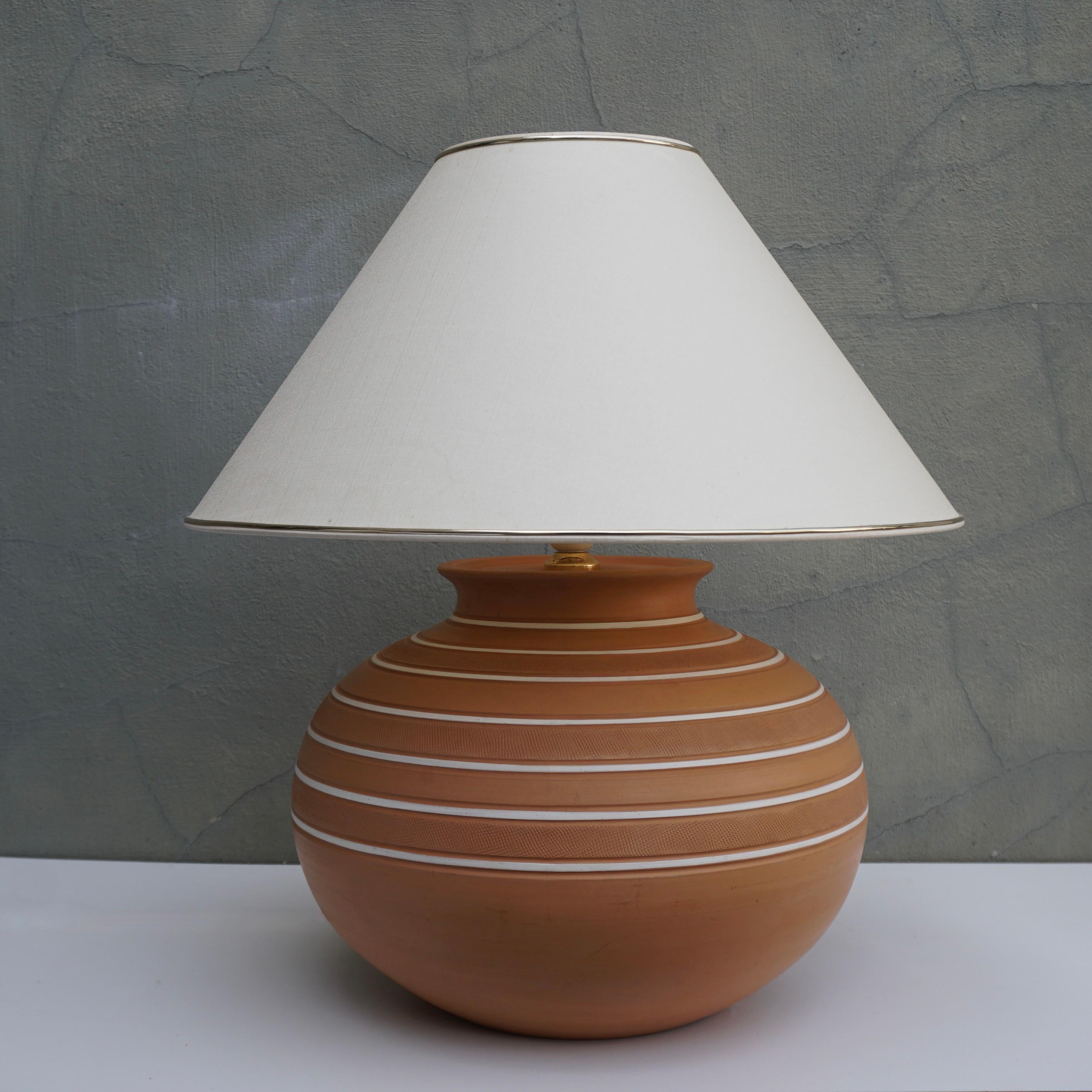 Two Italian terracotta table lamps.

Diameter 16 - 41 cm. Height 12.5