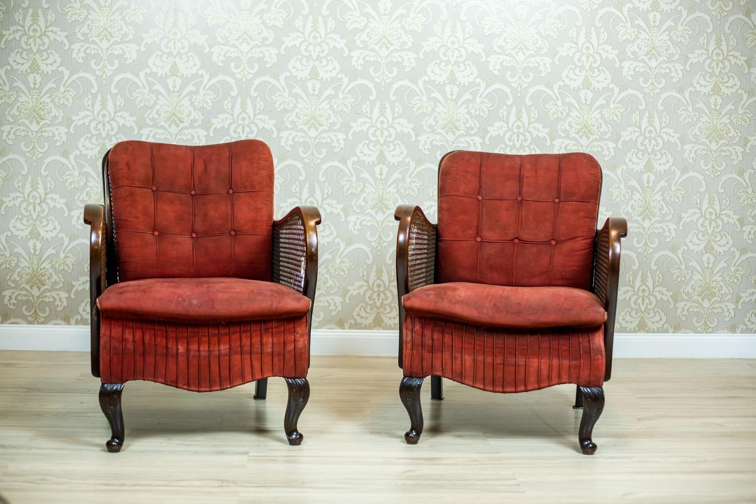 We present you two armchairs from the 1920s with a signature of the Thonet manufactory.
This furniture is made of beech. Furthermore, the seat is spring and upholstered softly.
The cushion of the backrest is padded and removable.
Both armchairs