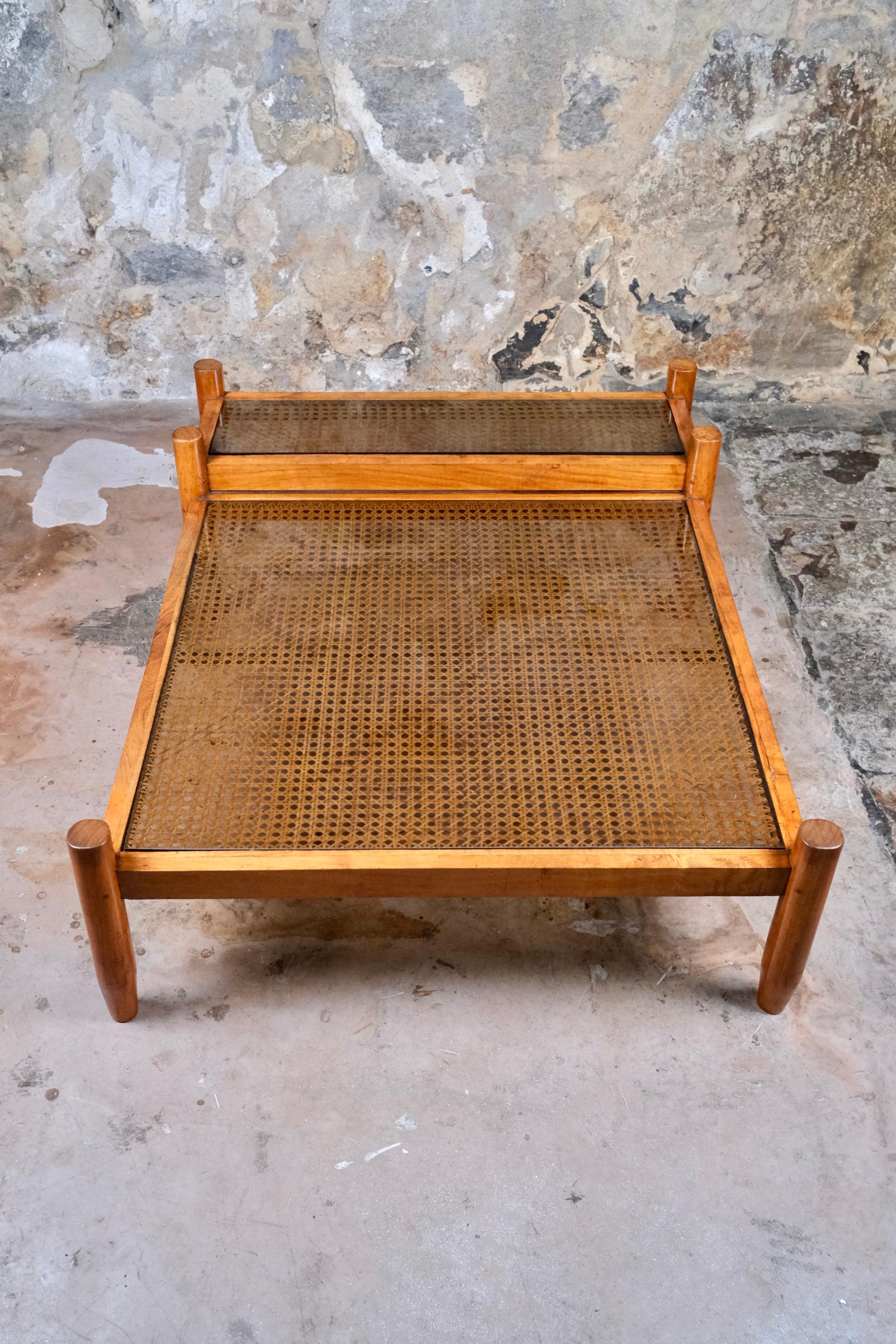 Français Table basse canne à deux niveaux fabriquée sur mesure en France, années 1980 en vente