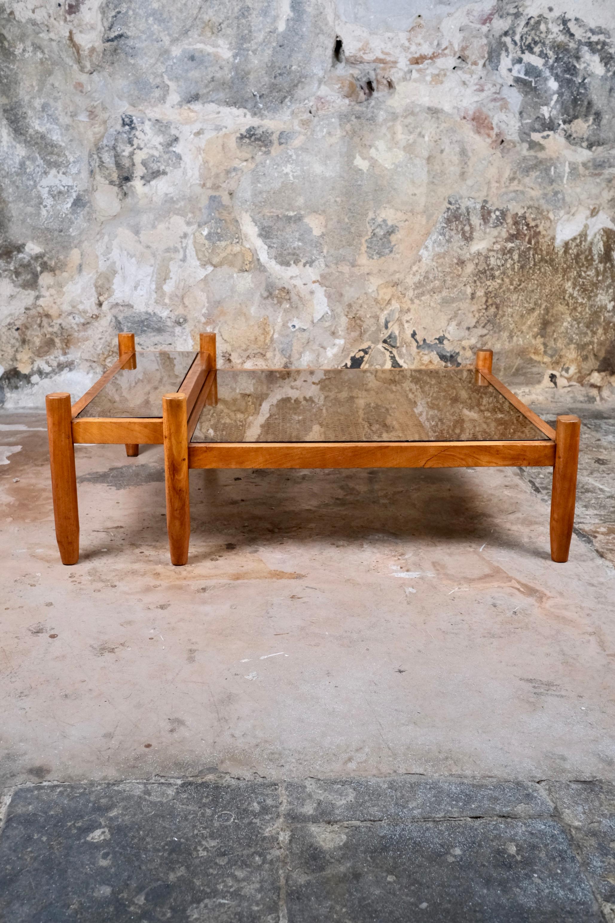 Sculpté à la main Table basse canne à deux niveaux fabriquée sur mesure en France, années 1980 en vente