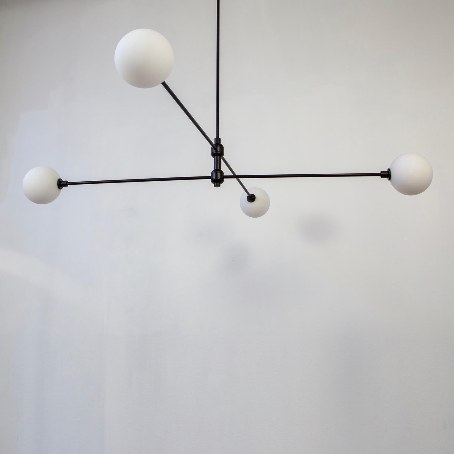 Lustre à deux niveaux par RESEARCH Lighting, grand verre, noir, fait sur commande en vente 2