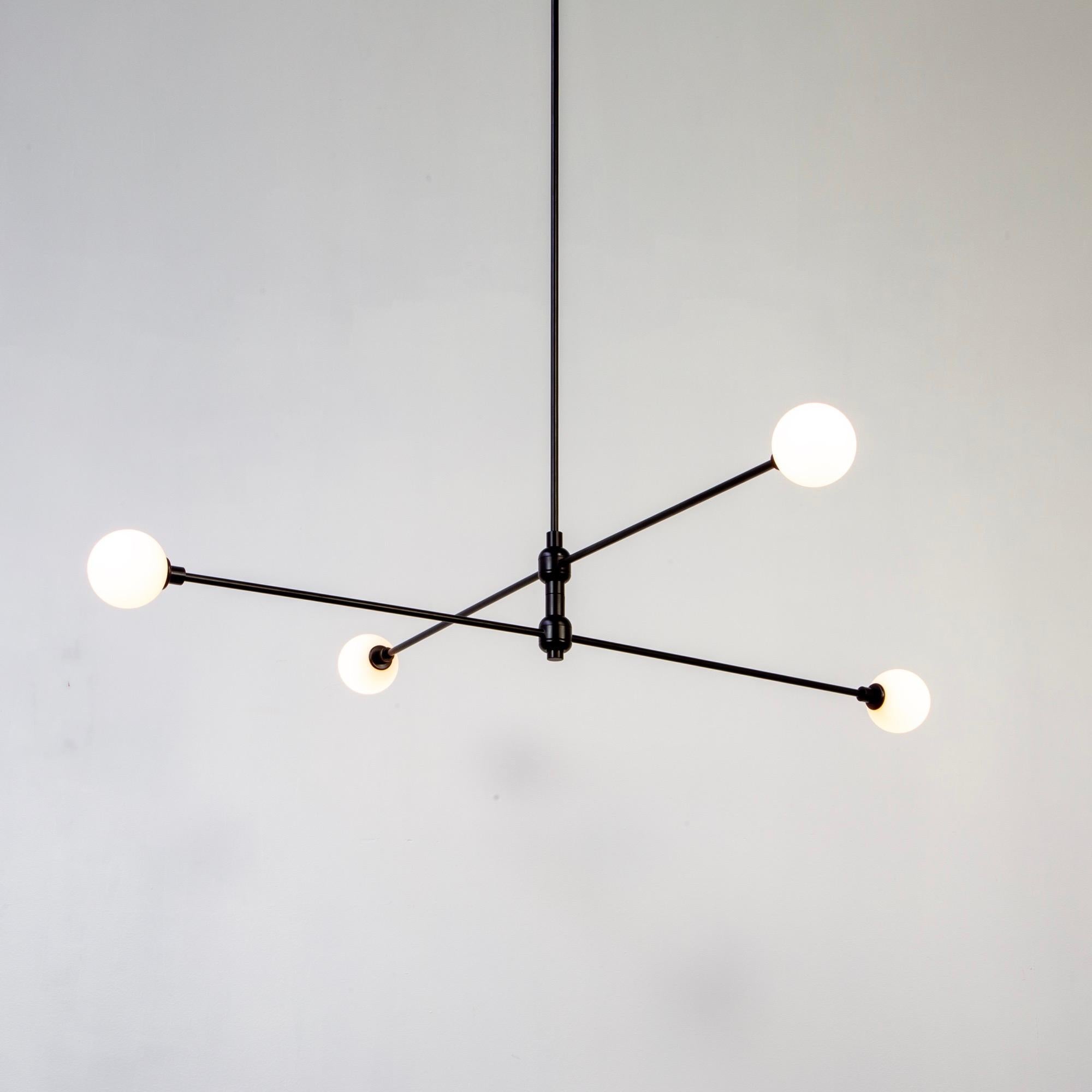 Moderno Lampadario a due piani, prototipo, piccoli globi di vetro, nero, realizzato su ordinazione in vendita
