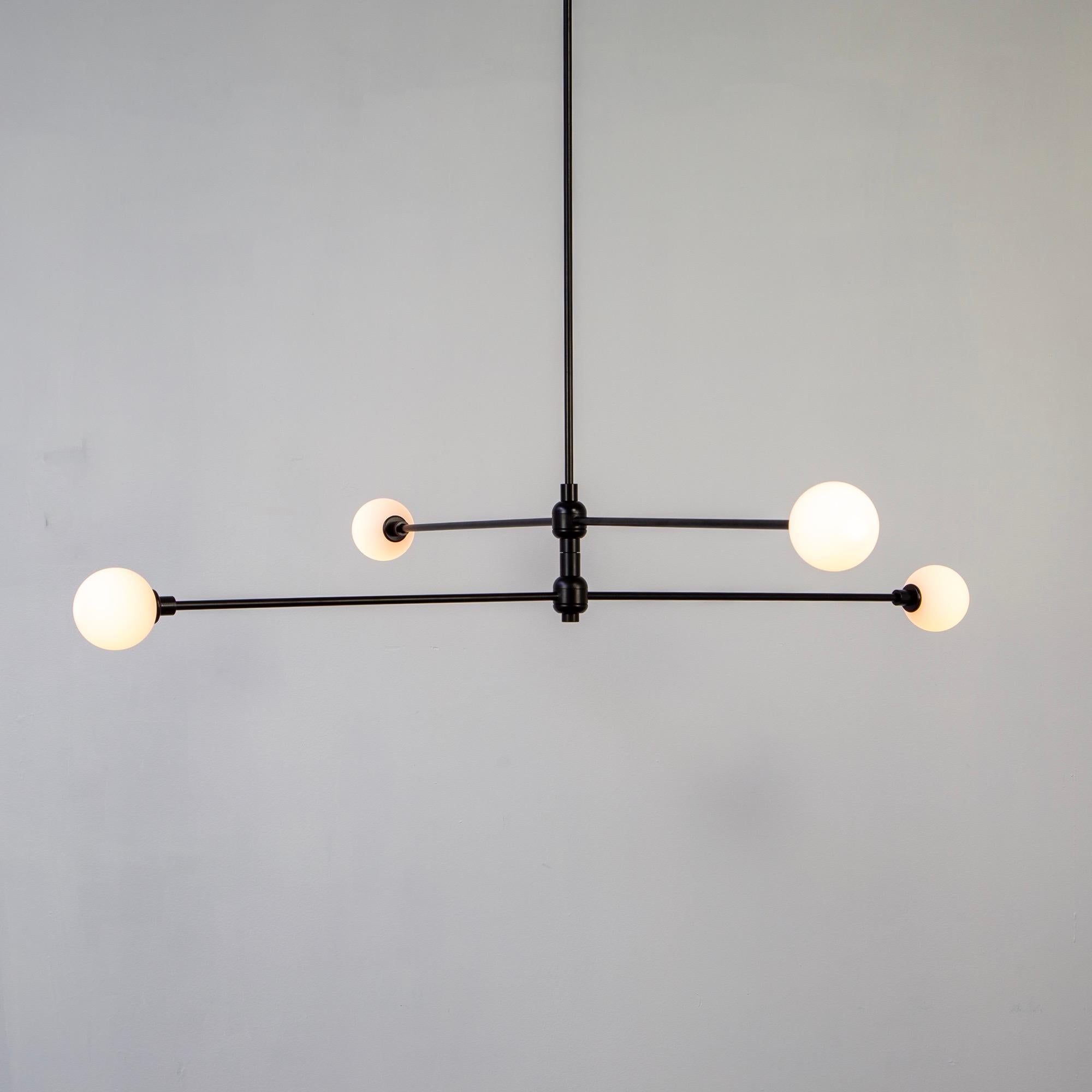 Metallo Lampadario a due piani, prototipo, piccoli globi di vetro, nero, realizzato su ordinazione in vendita