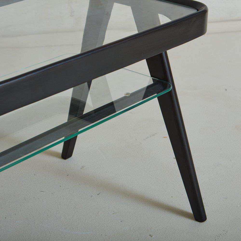 Zweistöckiger Beistelltisch aus ebonisiertem Holz und Glas, Italien 1960er Jahre 1