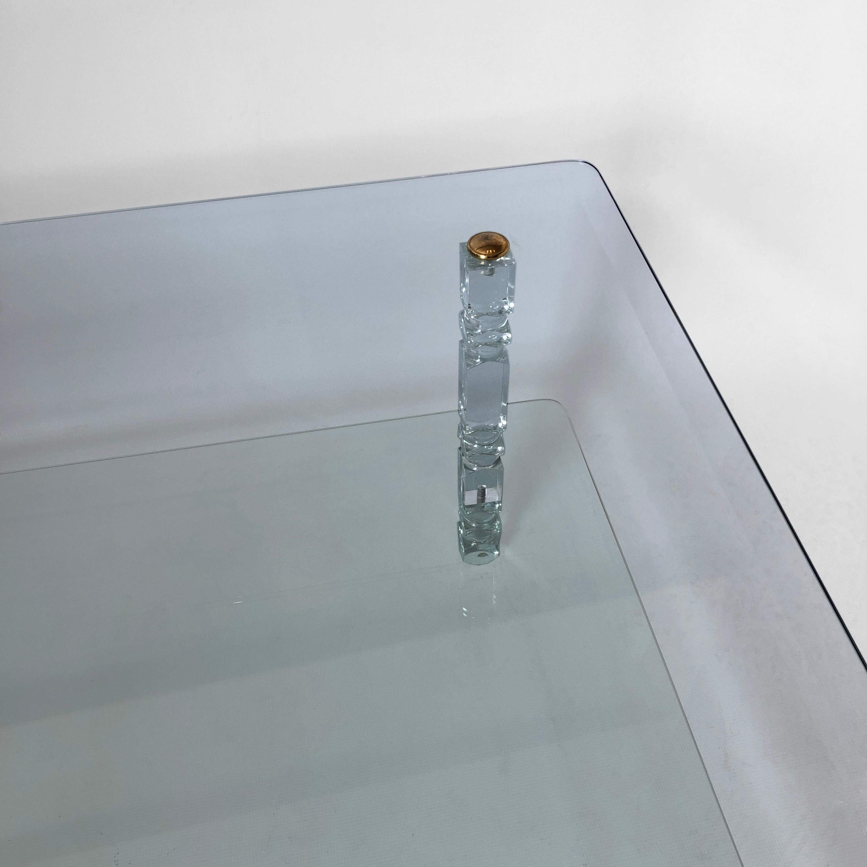 Table basse à deux plateaux en verre lucite et laiton 1970 Moderniste Charles Hollis Jones en vente 4