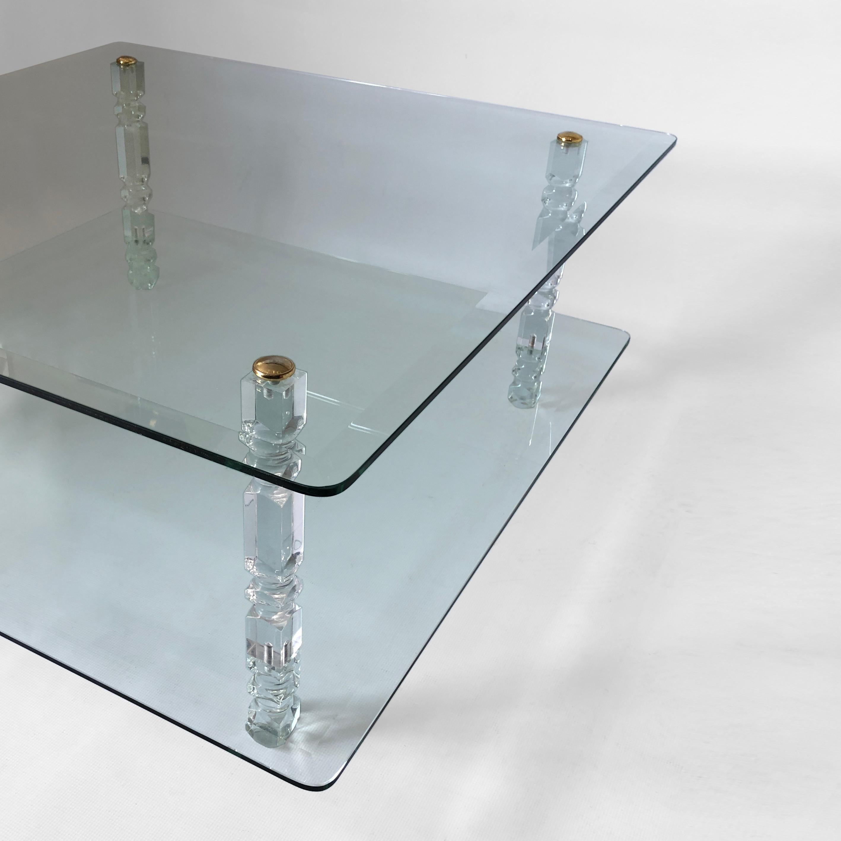 Table basse à deux plateaux en verre lucite et laiton 1970 Moderniste Charles Hollis Jones en vente 2