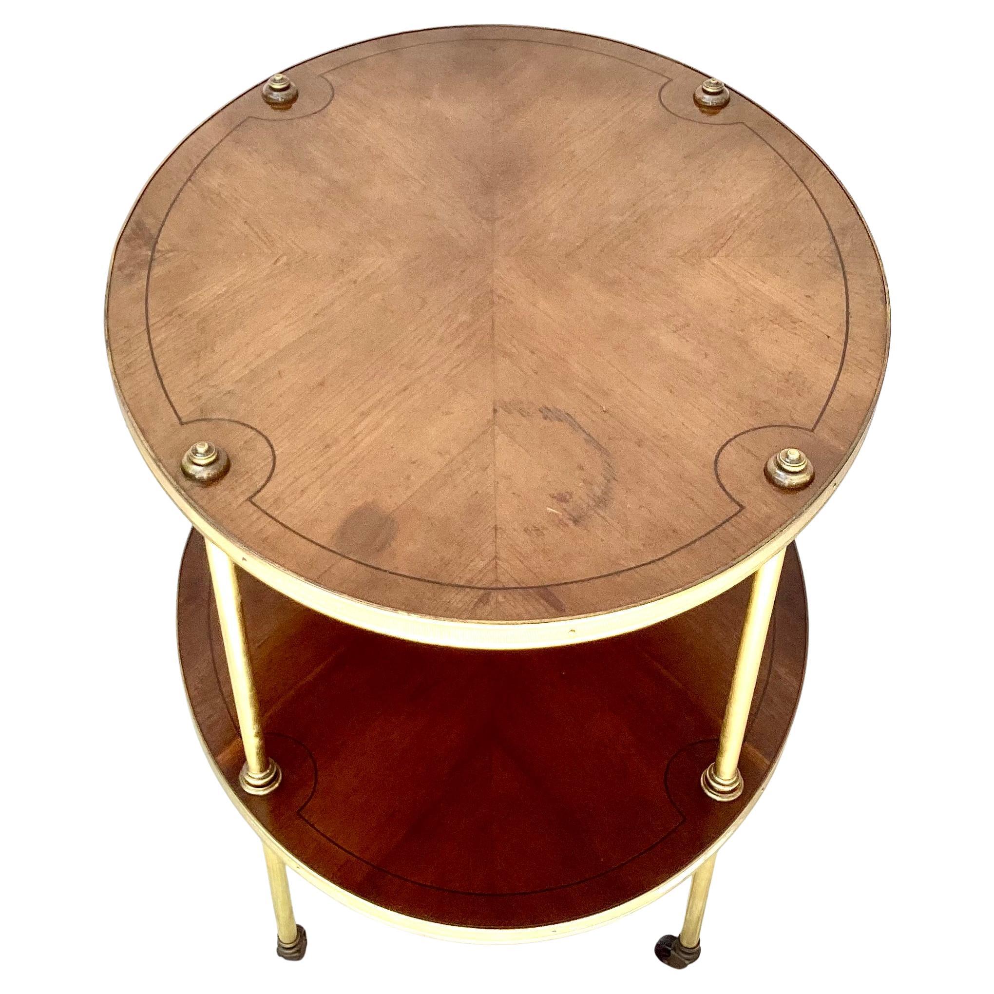 Américain Table d'appoint à deux niveaux en acajou et laiton Hollywood Regency en vente