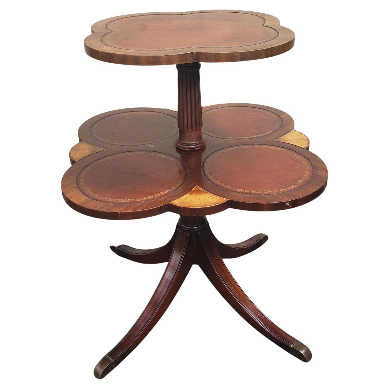 Montaplatos de dos pisos de caoba y nogal con incrustaciones de madera satinada y tapa de cuero en venta 1