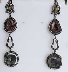 Boucles d'oreilles pendantes en or jaune 18k et argent avec géode tranchée multicolore à deux niveaux
