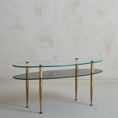 Ovaler Couchtisch aus Glas + Messing mit zwei Etagen, Frankreich, 1950er Jahre