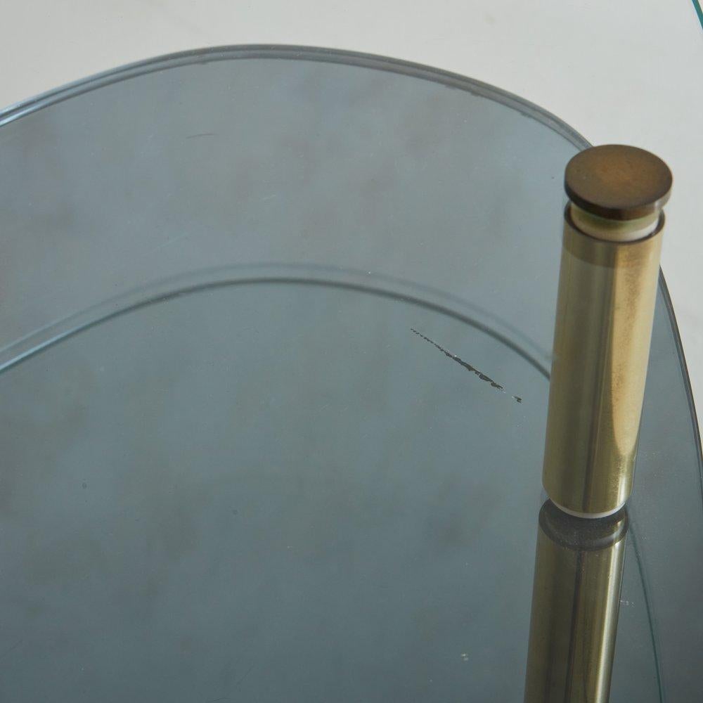 Table basse ovale à deux niveaux en verre et laiton, France, années 1950 en vente 2
