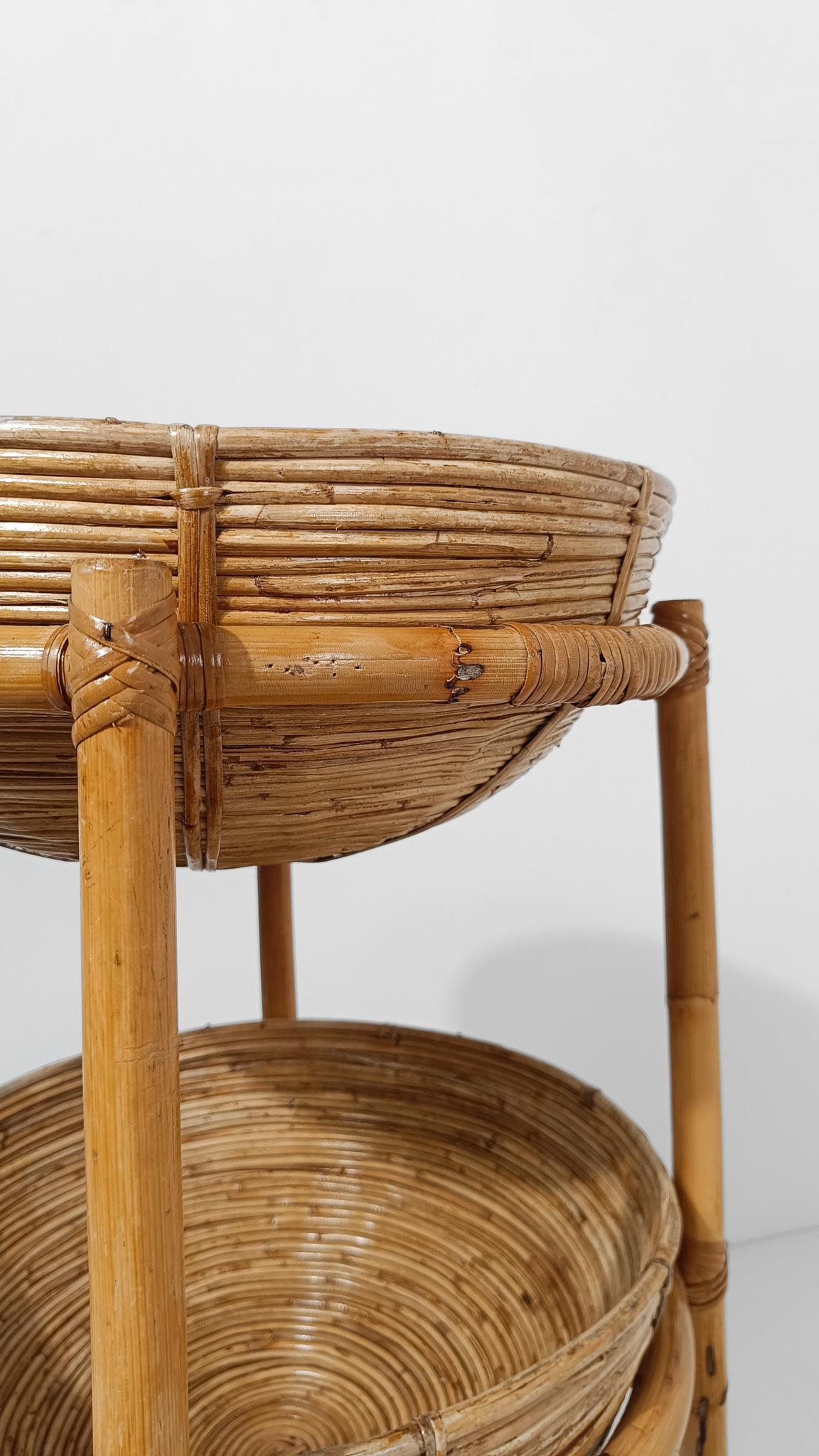 Jardinera de dos niveles de bambú, caña y ratán estilo Vivai del Sud, Italia años 60 en venta 1