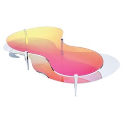 Table basse sculpturale à deux niveaux en verre dichroïque par Oda LIK Studio