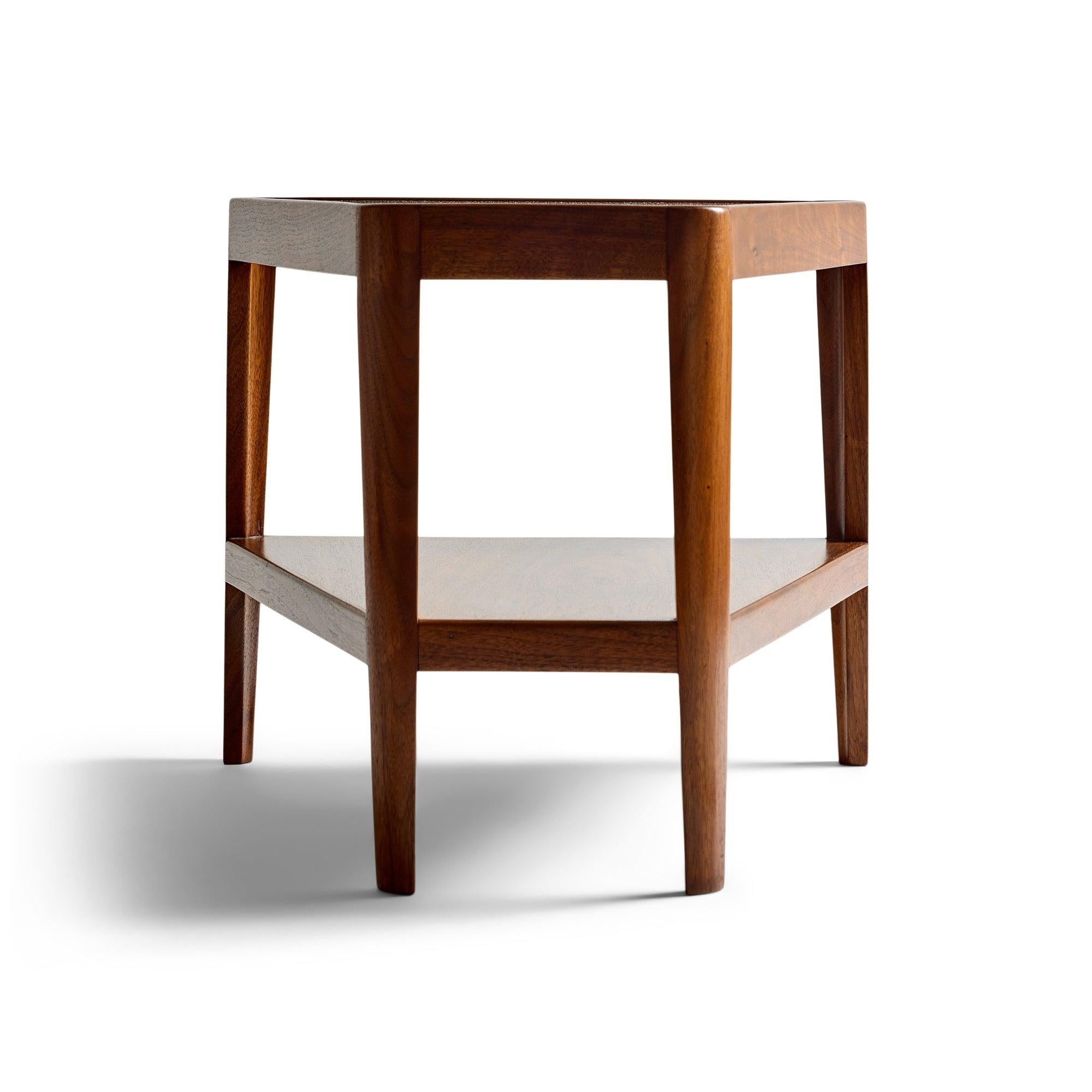 Américain Table d'appoint à deux niveaux d'Edward Wormley pour Dunbar en vente