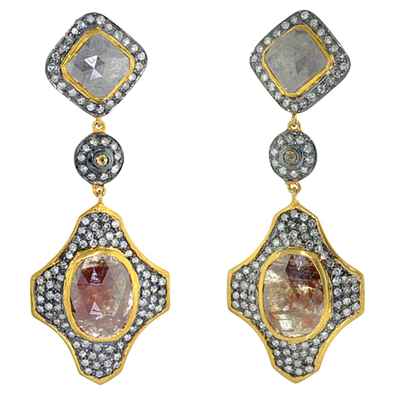 Zweistufige Diamant-Ohrringe aus 14 Karat Gelbgold mit geschliffenen Diamanten und Pavé-Diamanten im Angebot