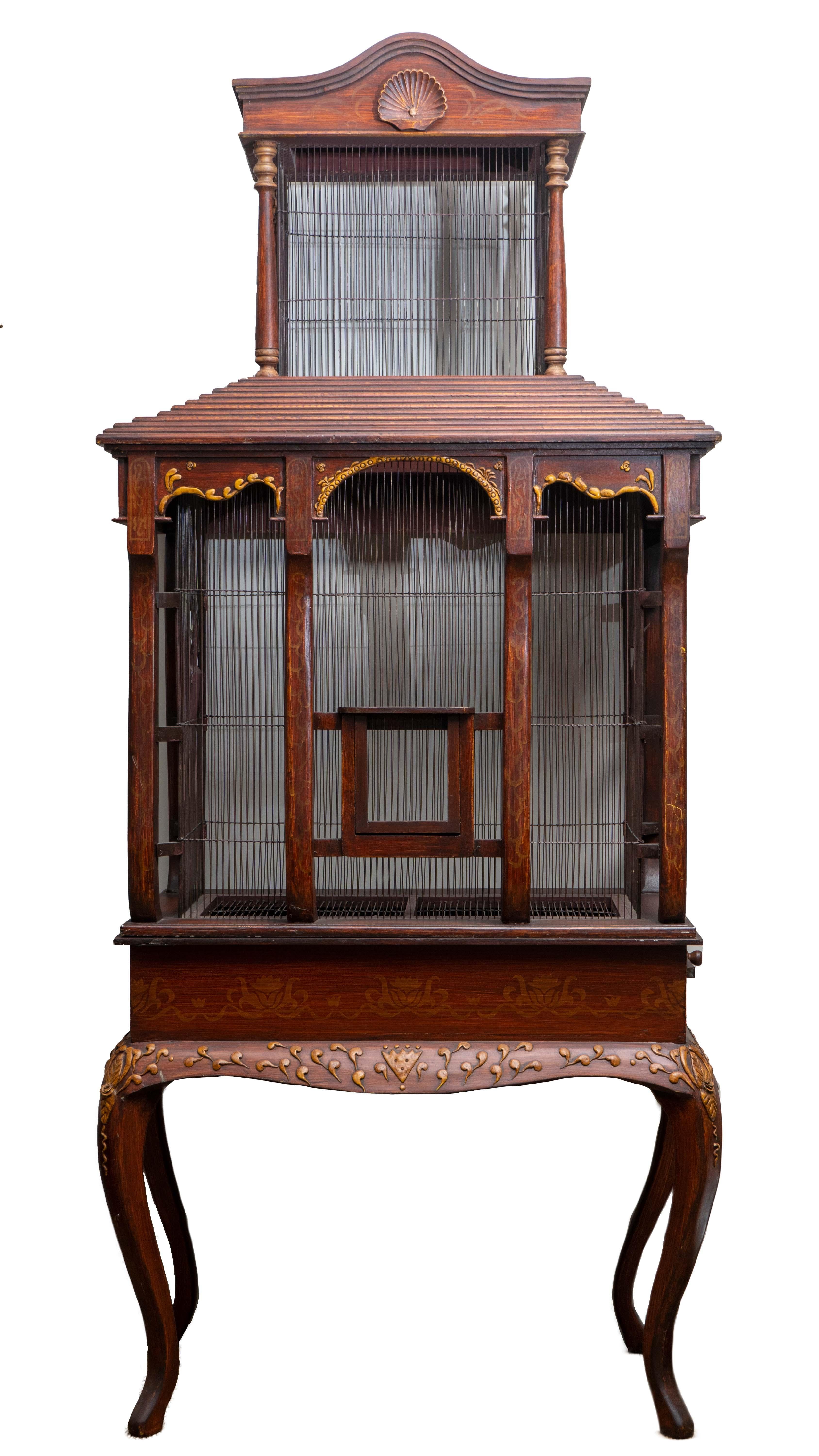 Two tier hand painted vintage Argentinian bird cage on custom stand. Cage has removable trey. Perfect home for all your feathered friends.

Measures: 20 x 38 x 85.

 