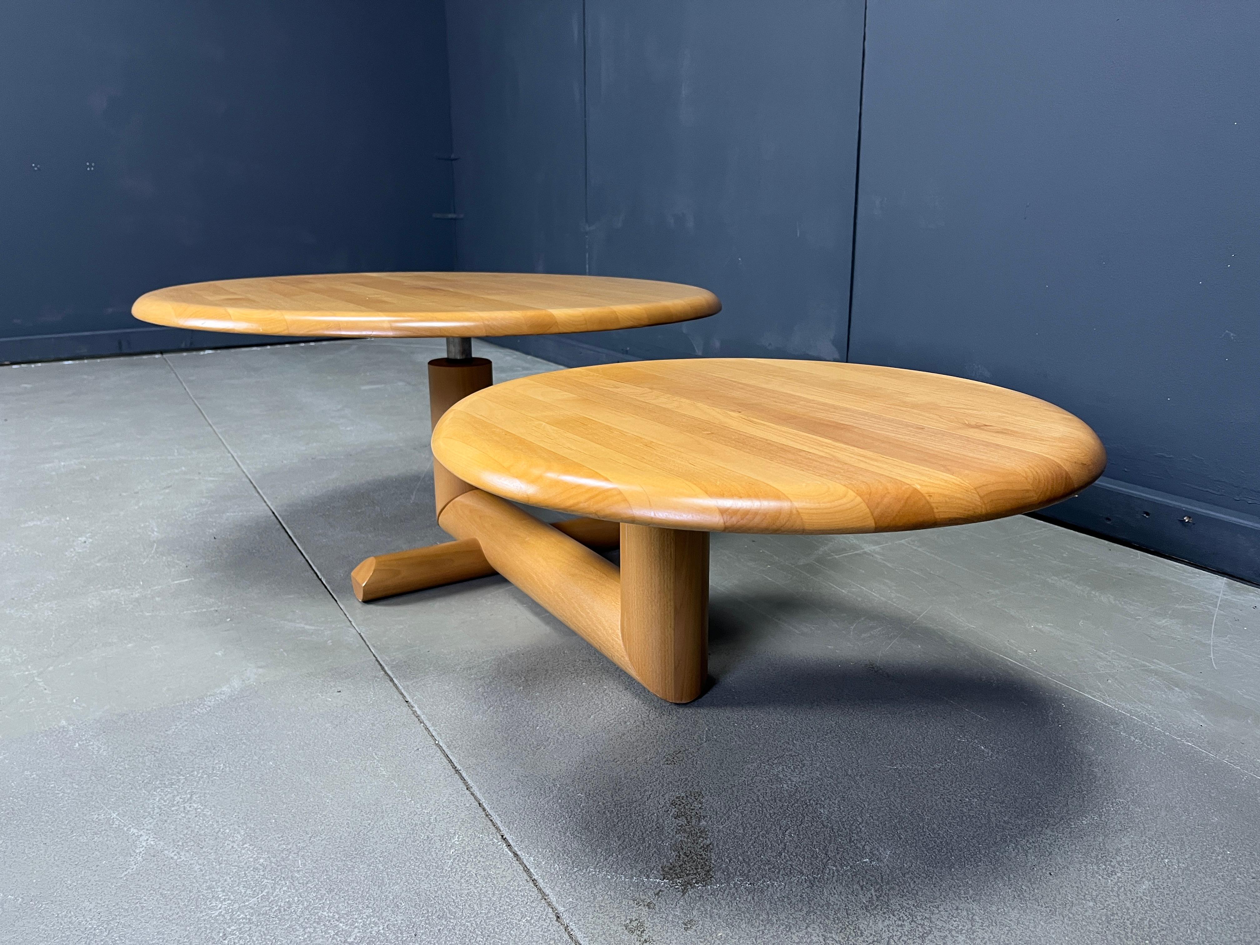 Chêne Table basse pivotante à deux niveaux par roche Bobois, années 1980 en vente