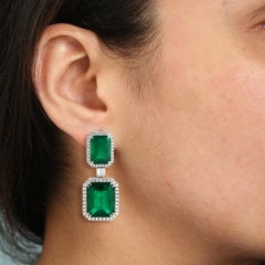 Pendientes Colgantes De Esmeralda De Zambia De Dos Tallas En Oro Blanco De 18k