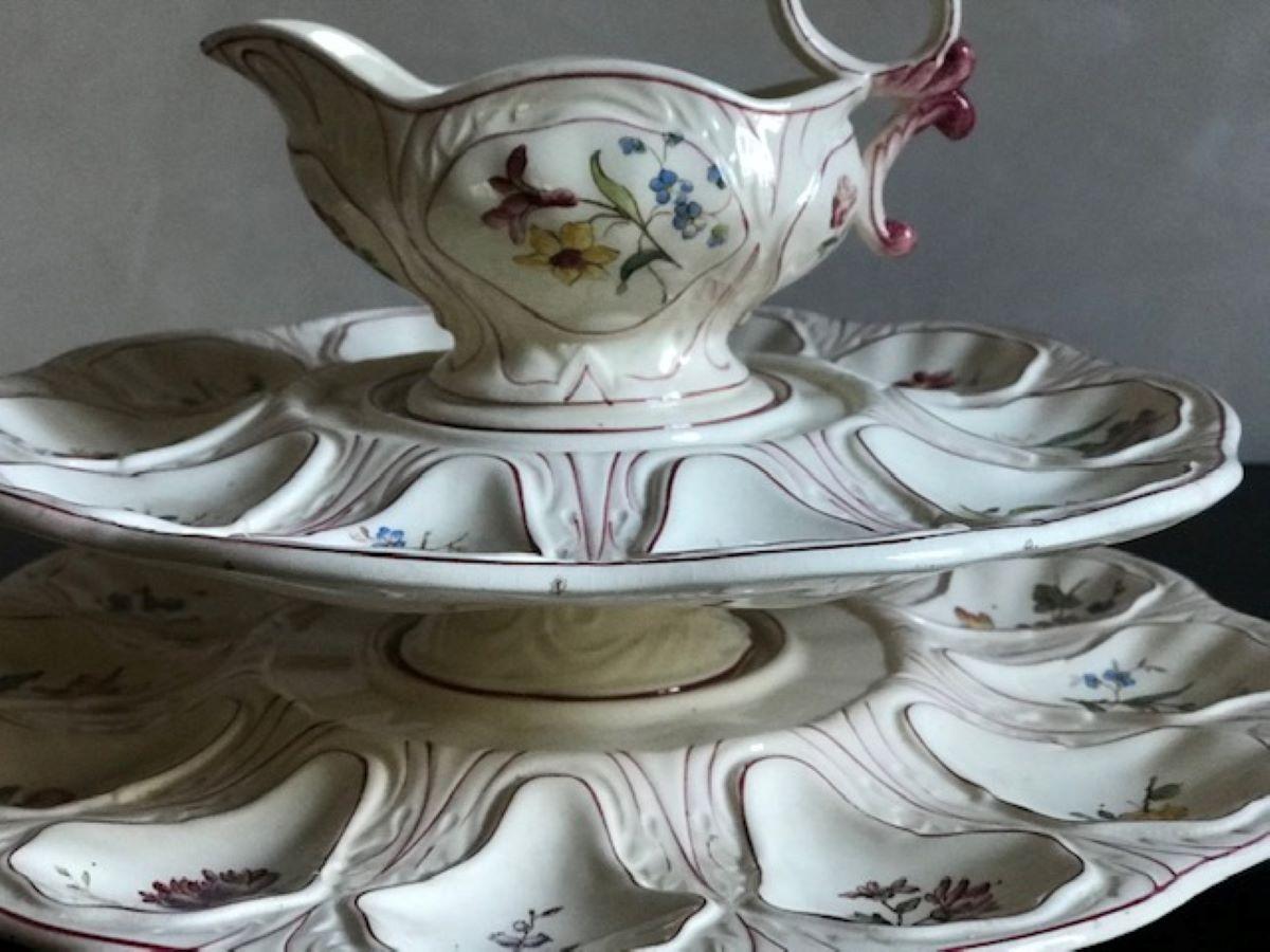 Two Tiered French Faience Longchamp Oyster Service with Sauce Boat, Circa 1900 In Good Condition In Ross, CA