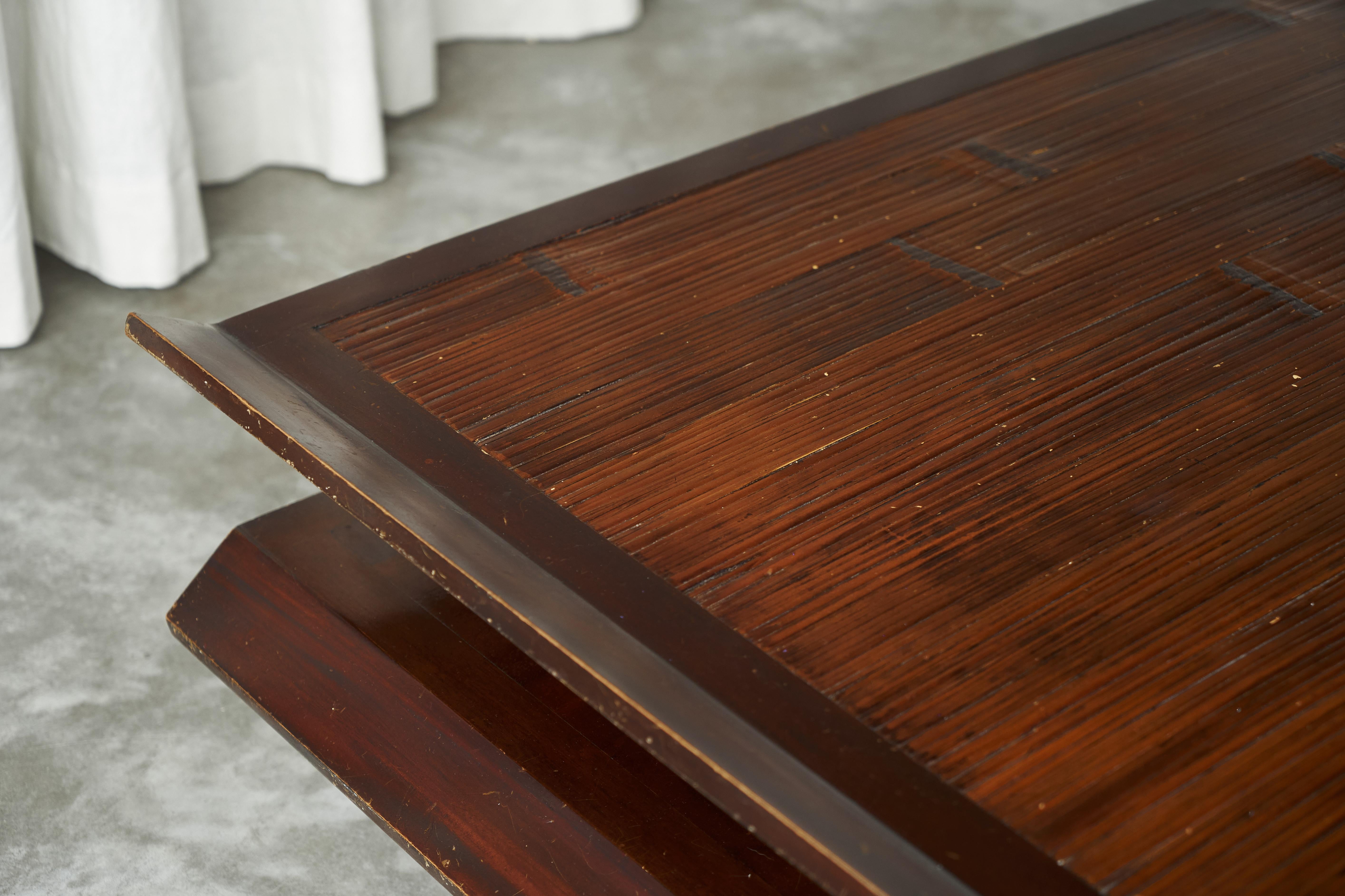 Zweistöckiger japanischer Couchtisch im Pagodenstil aus Holz und Bambus, 1970er Jahre im Angebot 1