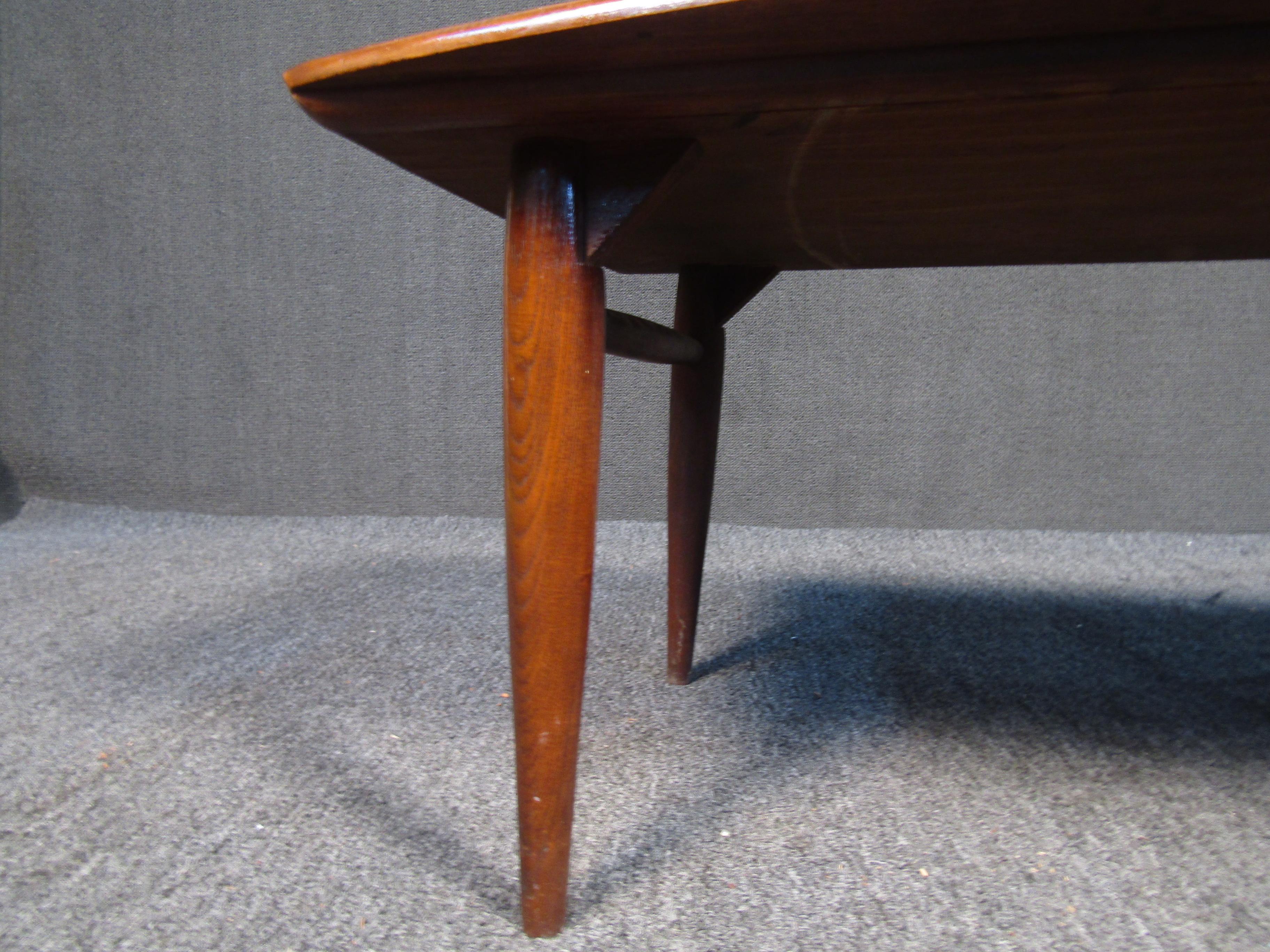 Two-Tiered Mid-Century Coffee Table For Sale 1