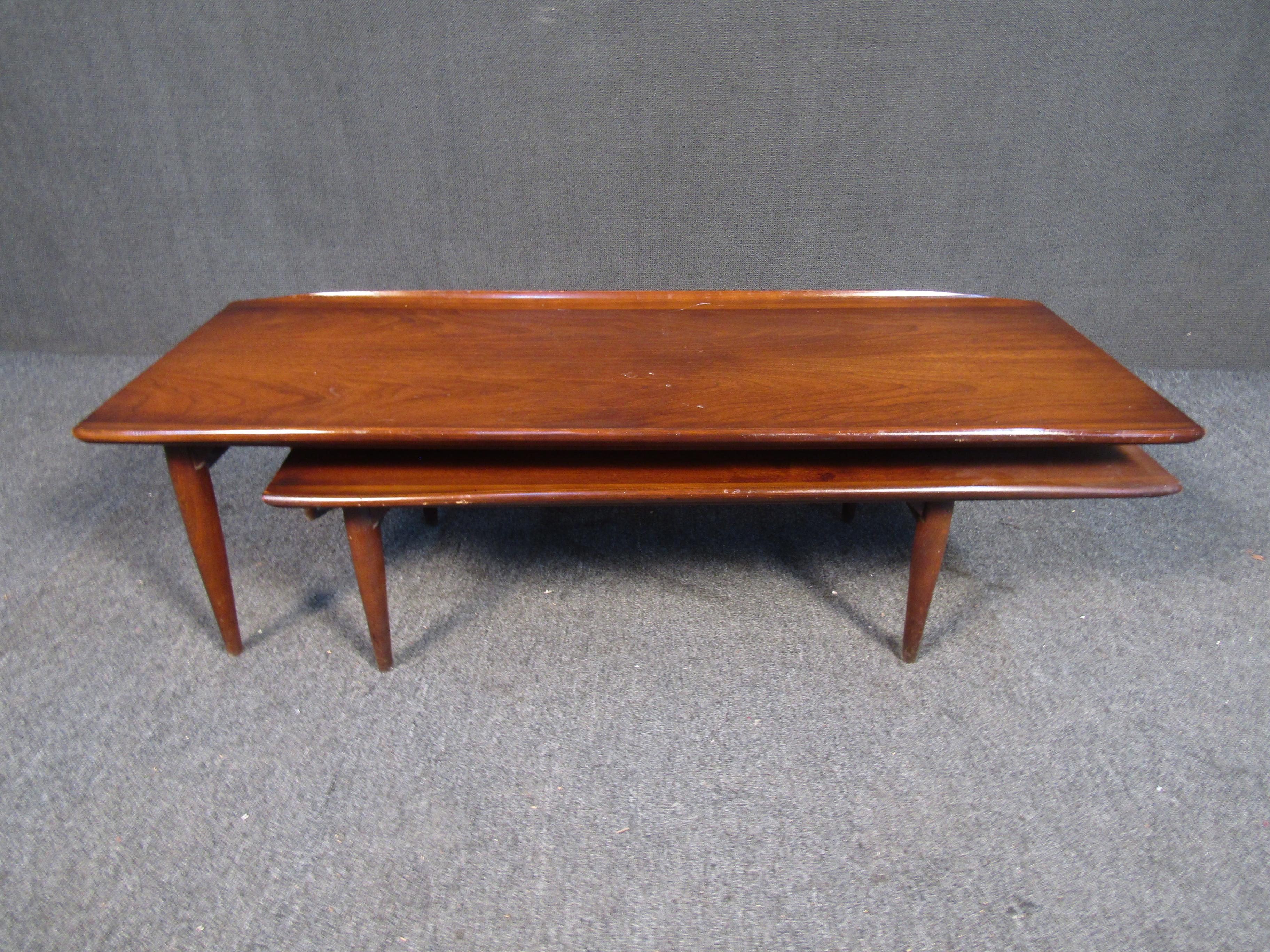 Two-Tiered Mid-Century Coffee Table For Sale 3