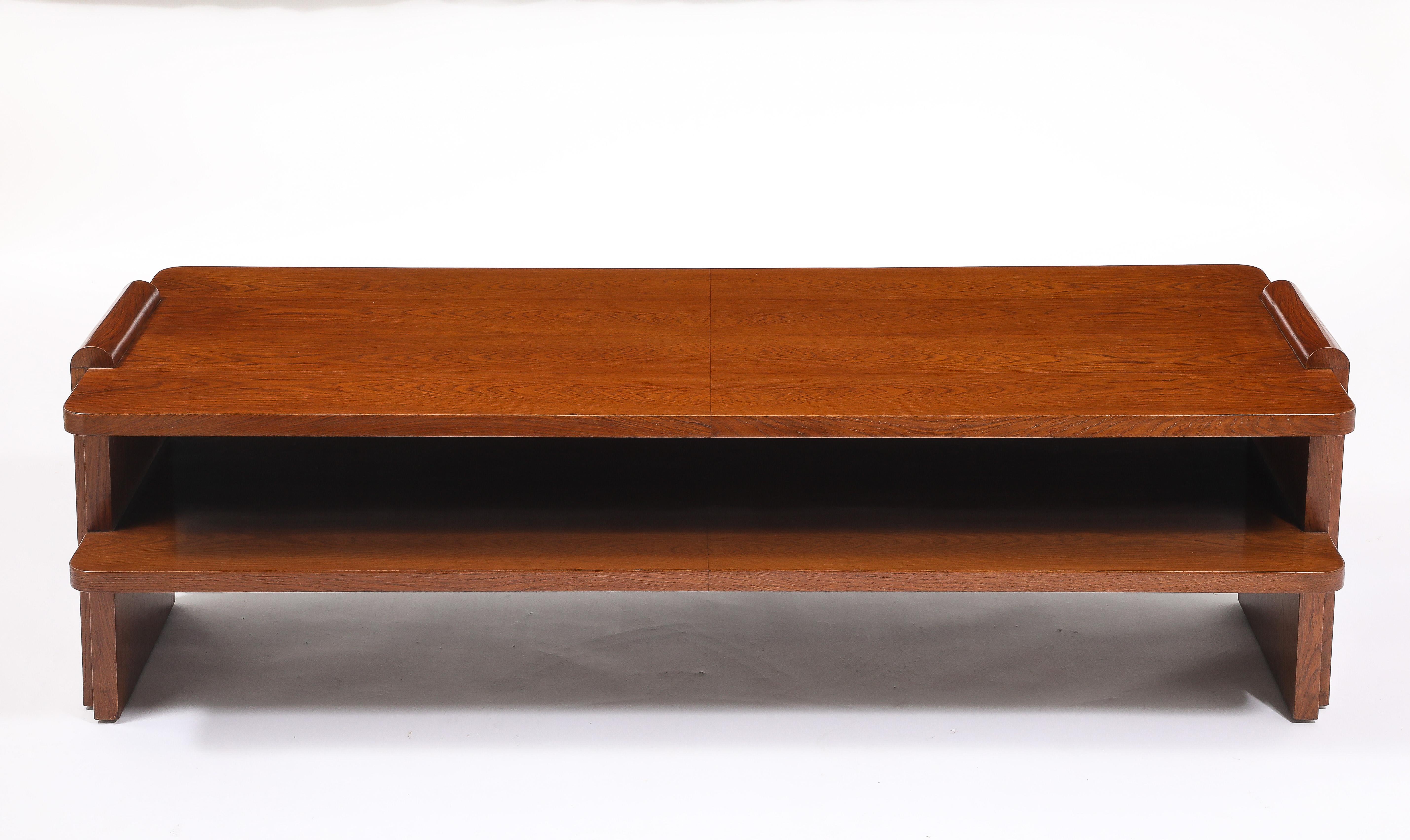 Grande table basse à deux niveaux en chêne à la manière d'Émile-Jacques Ruhlmann.