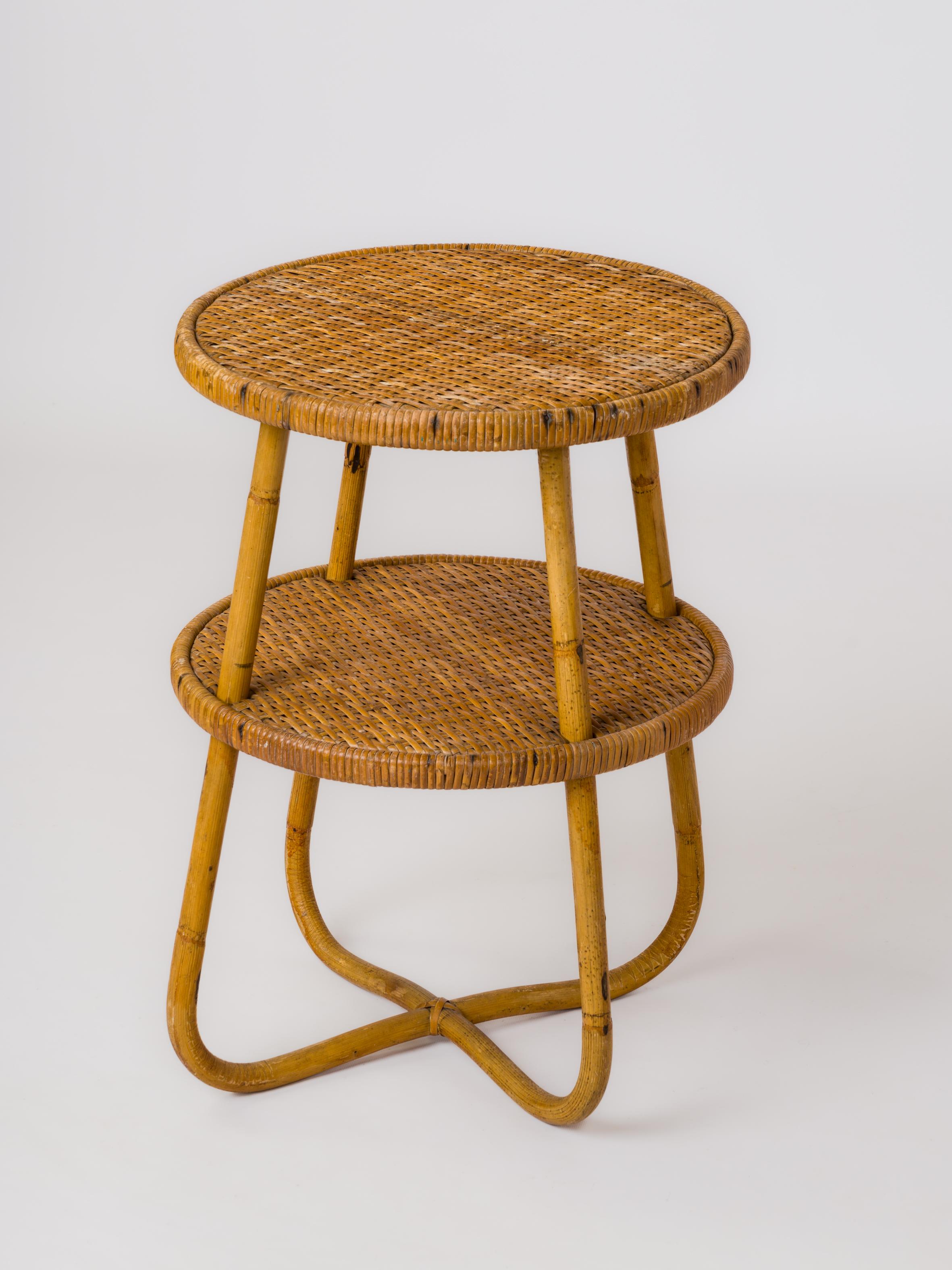 Gueridon in rattan a due livelli w. Gambe incrociate - Francia anni '60 In condizioni buone in vendita a New York, NY
