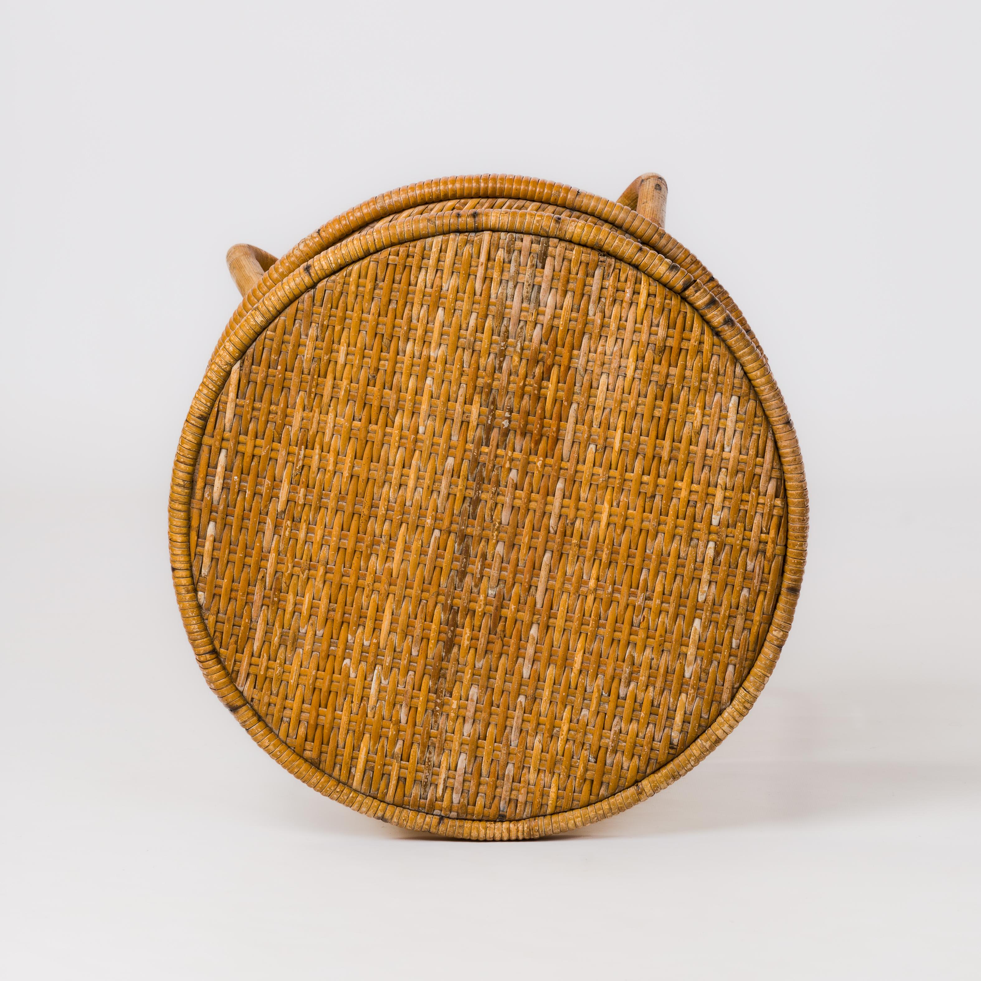 Gueridon in rattan a due livelli w. Gambe incrociate - Francia anni '60 in vendita 1