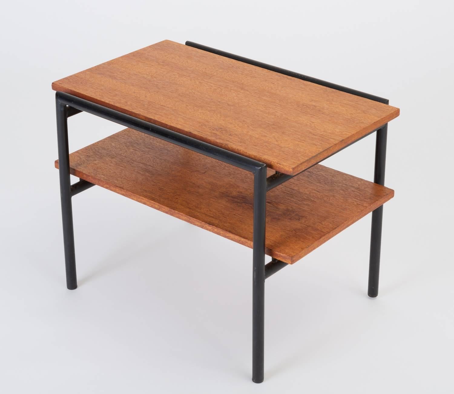 Don Knorr’s model 2254 side table was designed for Vista of California as part of a larger collection featuring the brand’s signature tubular framing of black-painted steel. The side or end table has two shelves of solid mahogany. The tubular frame