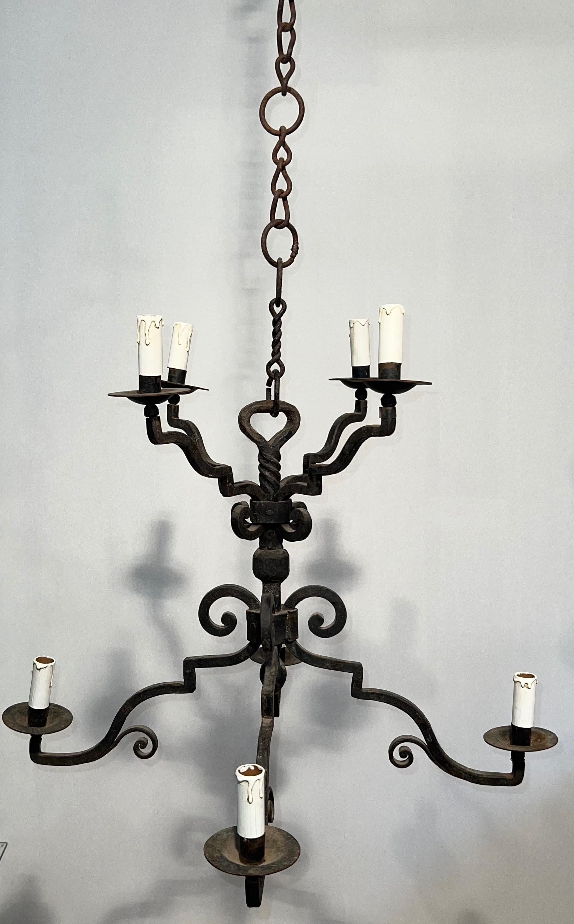 Lampadario a due piani in ferro battuto con 8 bracci in stile gotico in vendita 6