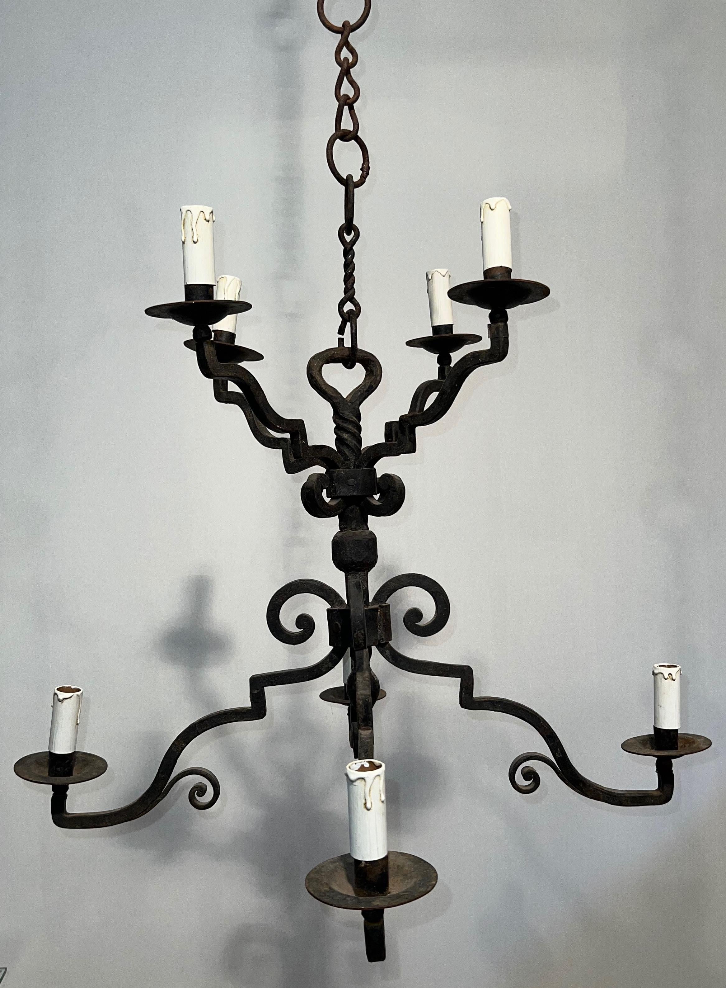 Lampadario a due piani in ferro battuto con 8 bracci in stile gotico in vendita 7